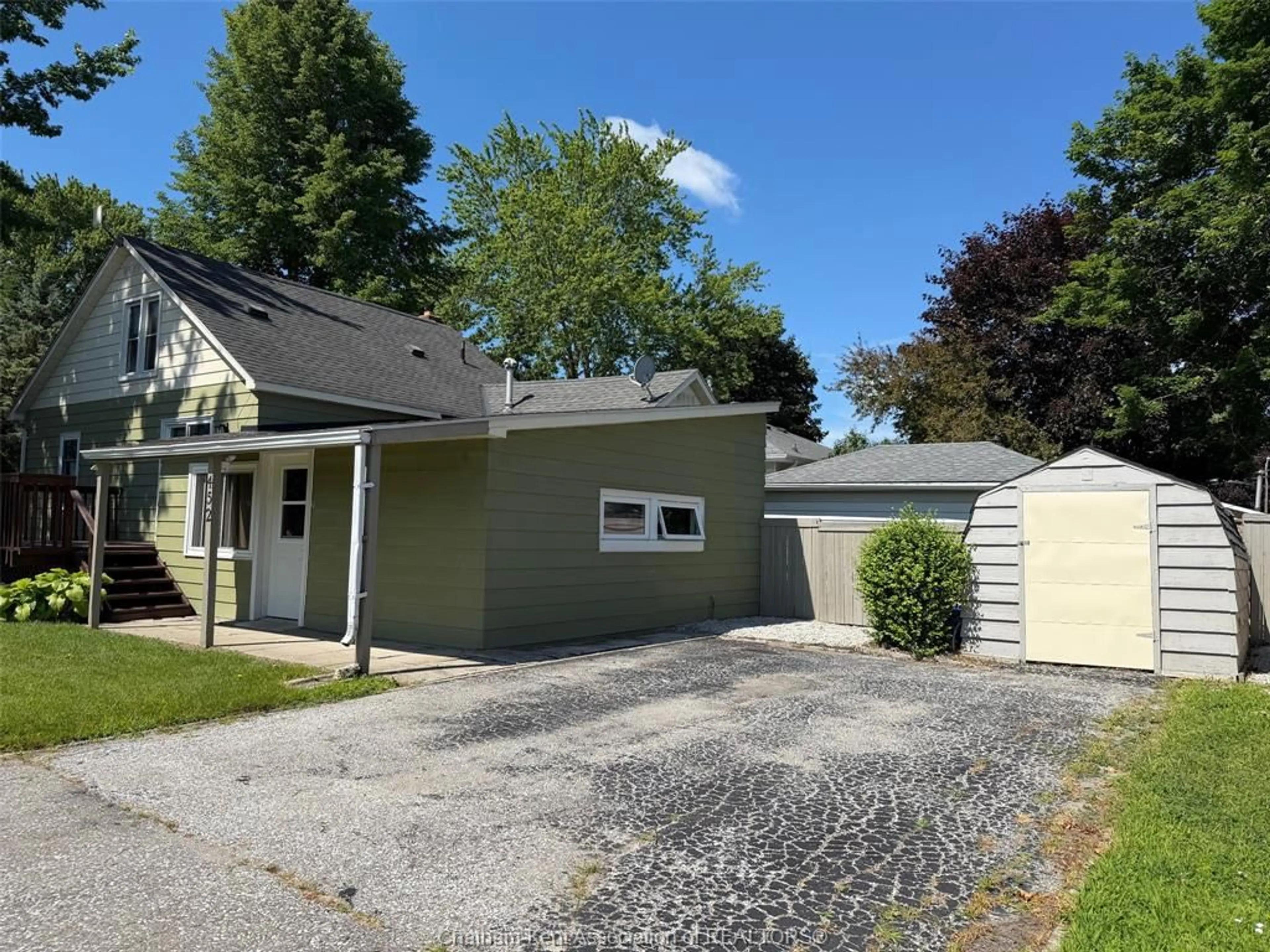 A pic from outside/outdoor area/front of a property/back of a property/a pic from drone, street for 452 John St, Port Lambton Ontario N0P 2B0