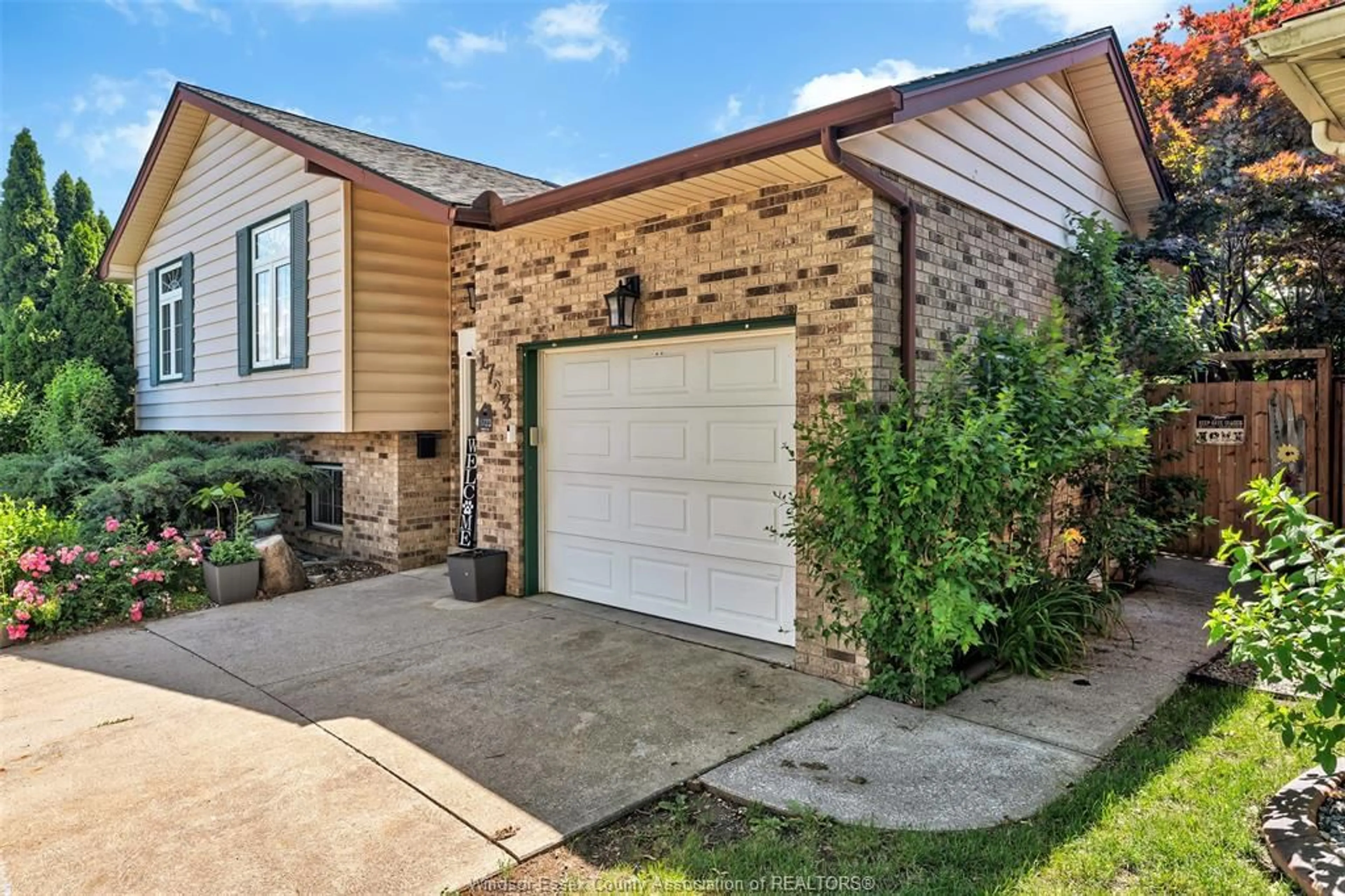 Home with brick exterior material, street for 1723 HOMESTEAD Lane, LaSalle Ontario N9H 2C7