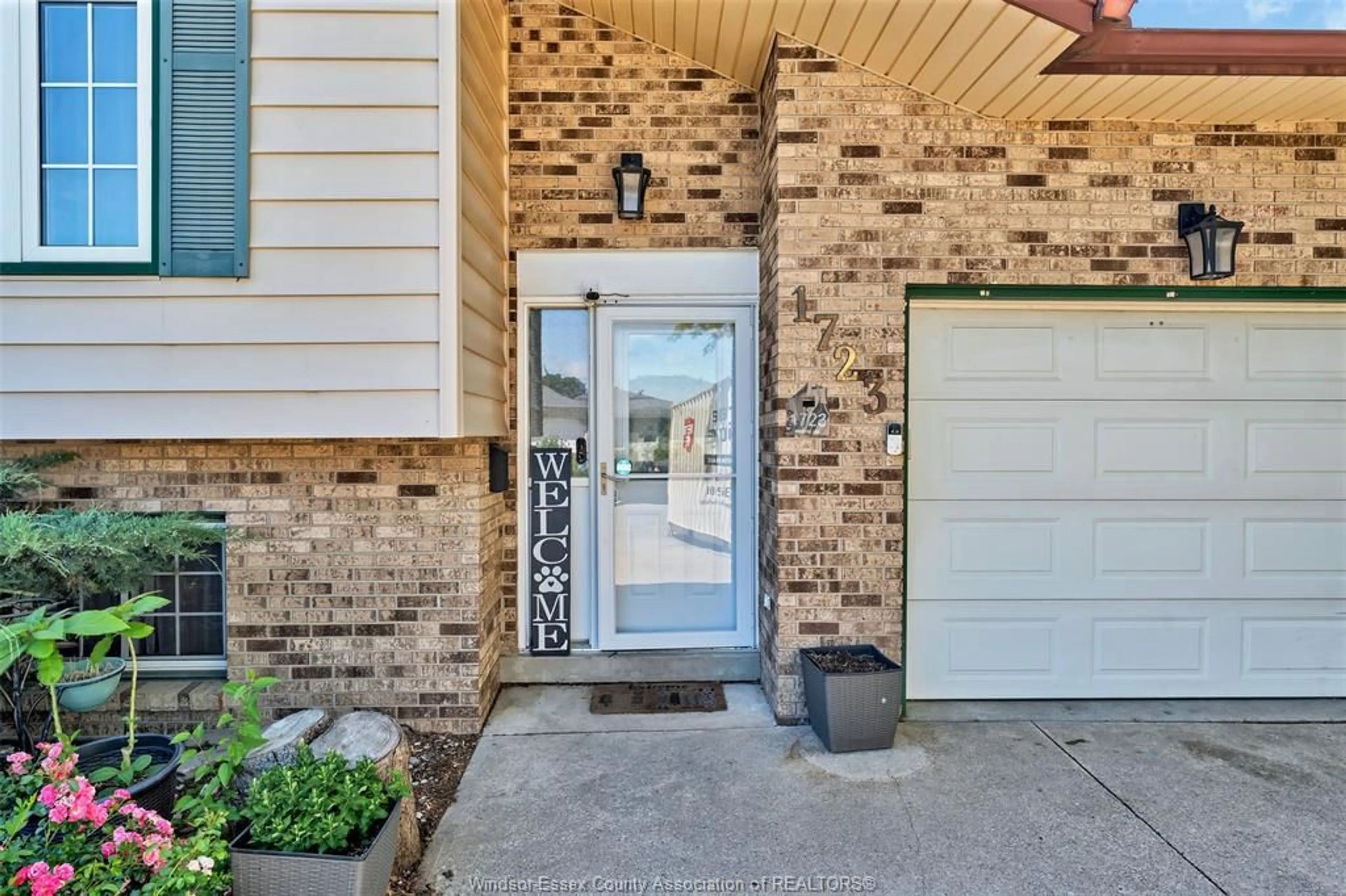 Indoor entryway for 1723 HOMESTEAD Lane, LaSalle Ontario N9H 2C7