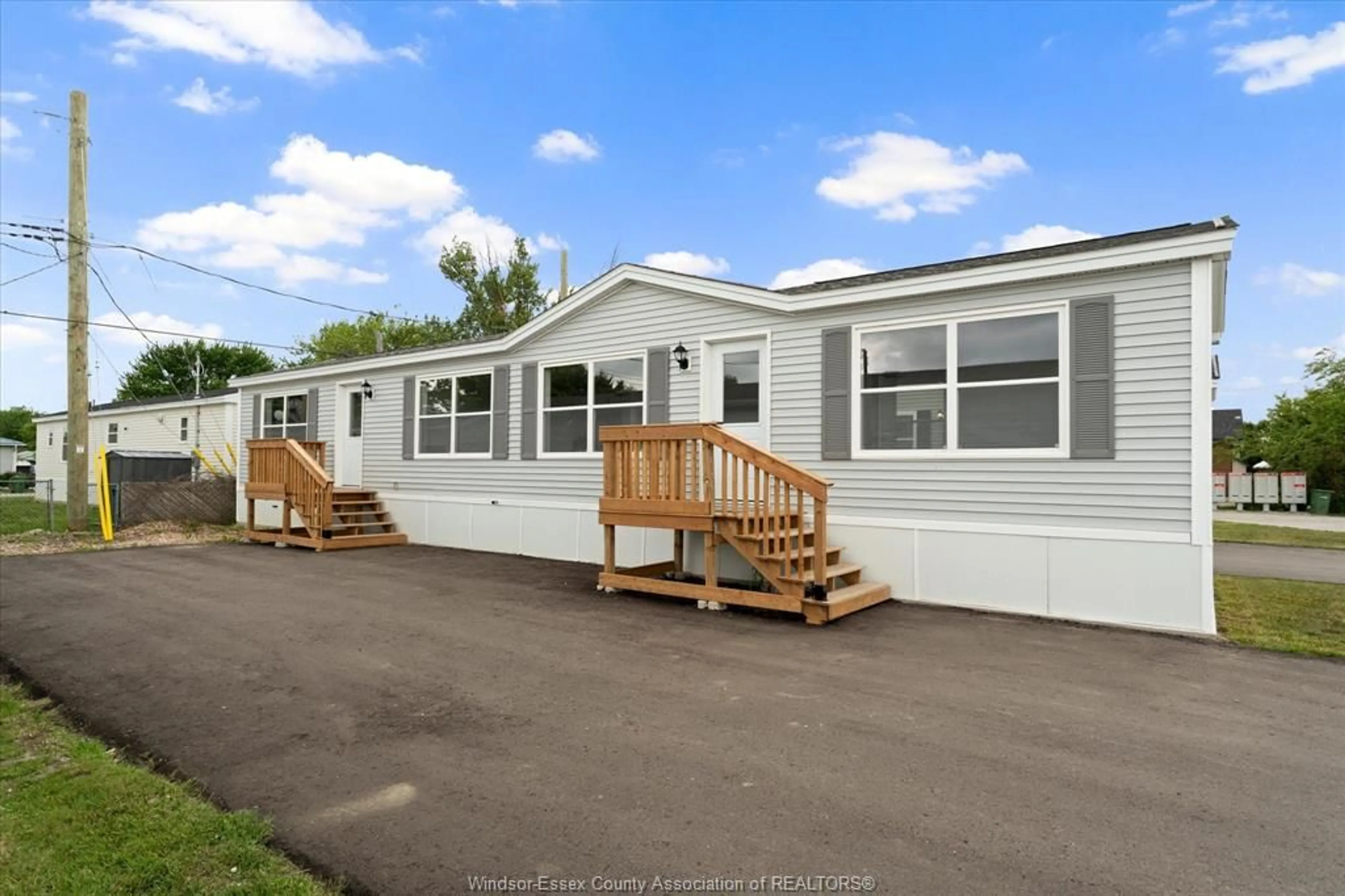 Home with vinyl exterior material, unknown for 2 LINDA, Lakeshore Ontario N8N 2P4