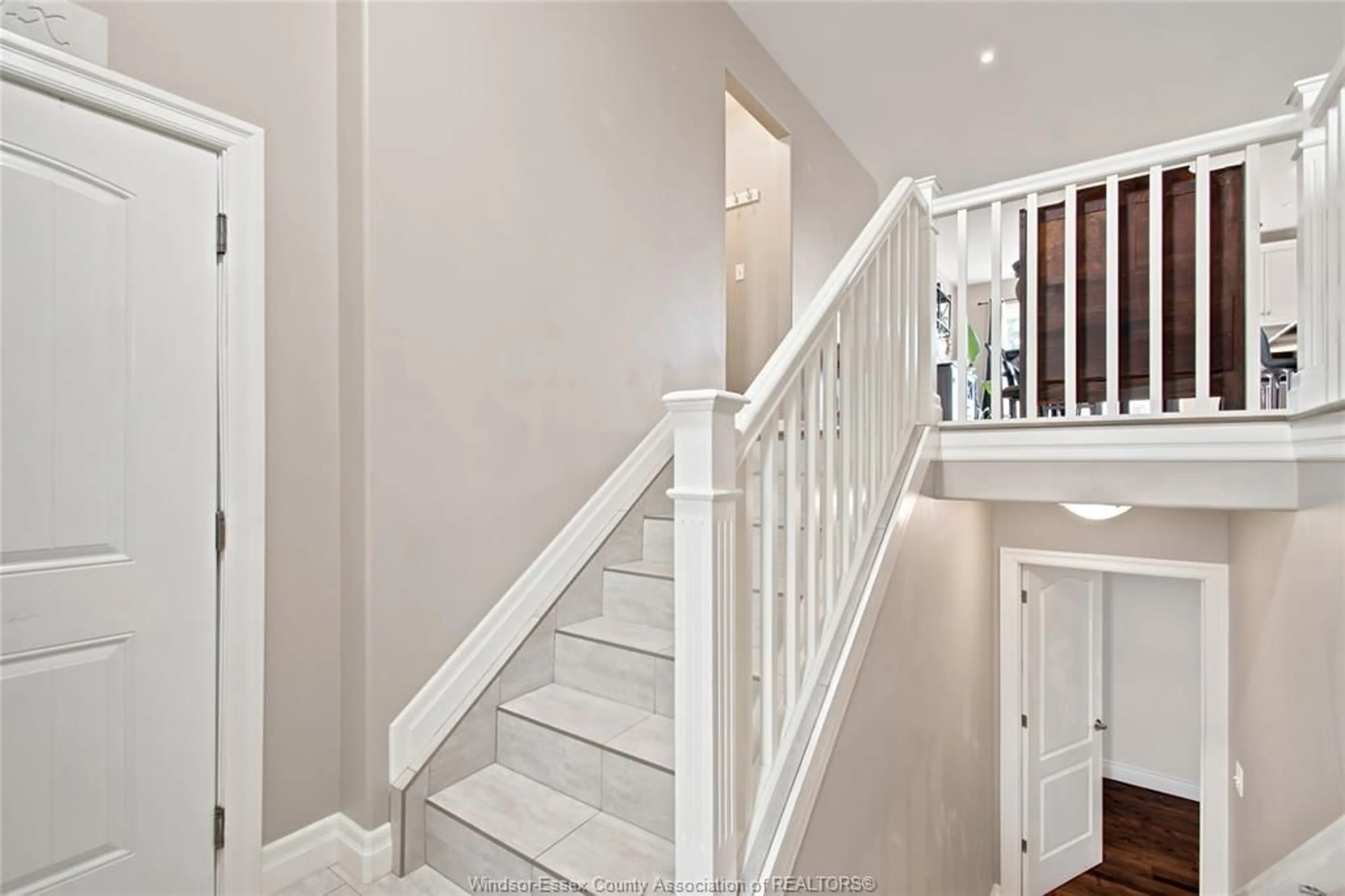 Stairs for 6 JOANEY Lane, Cottam Ontario N0R 1B0