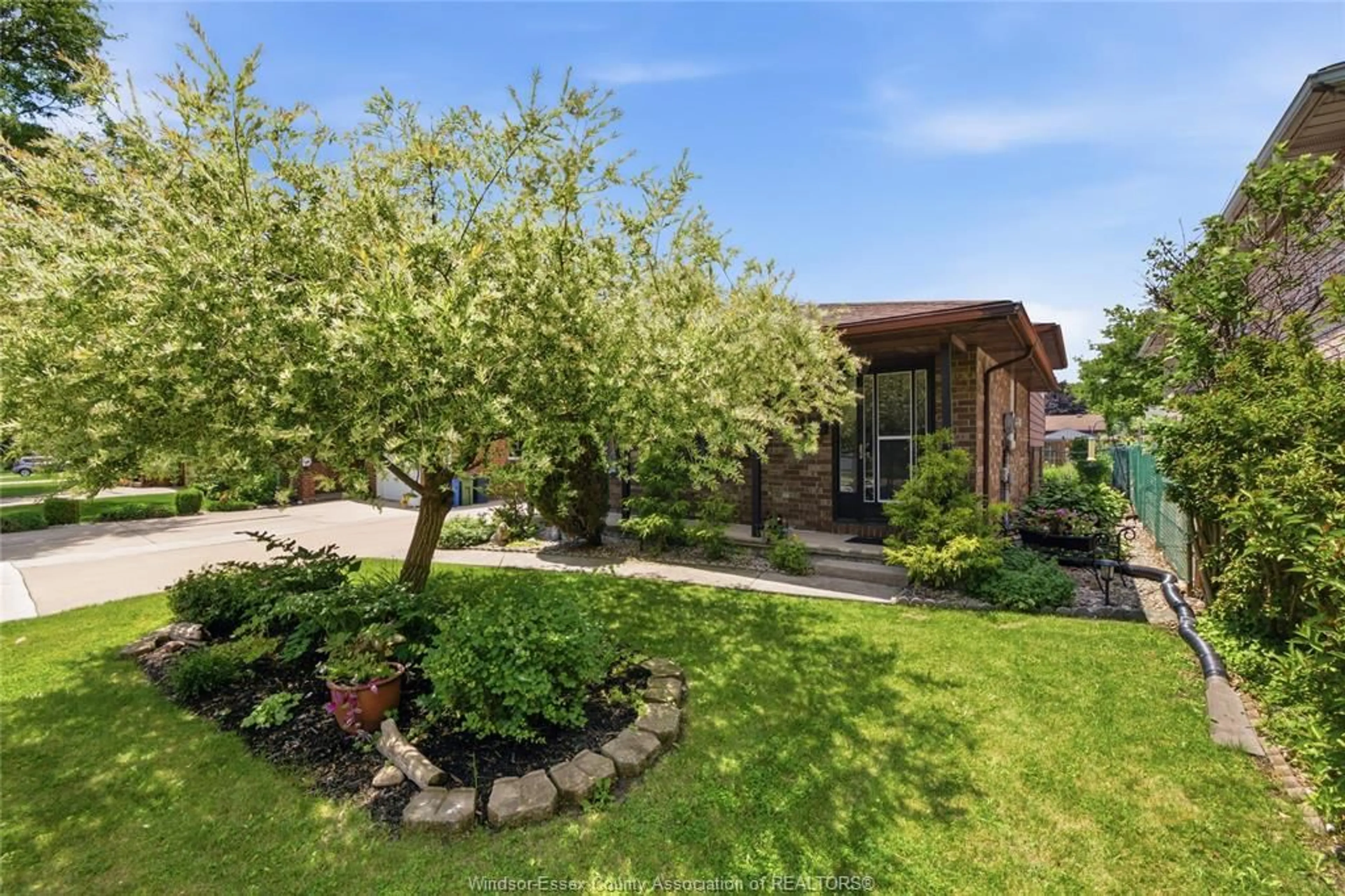 Unknown for 1705 SOUTHDALE, Windsor Ontario N8W 4W8