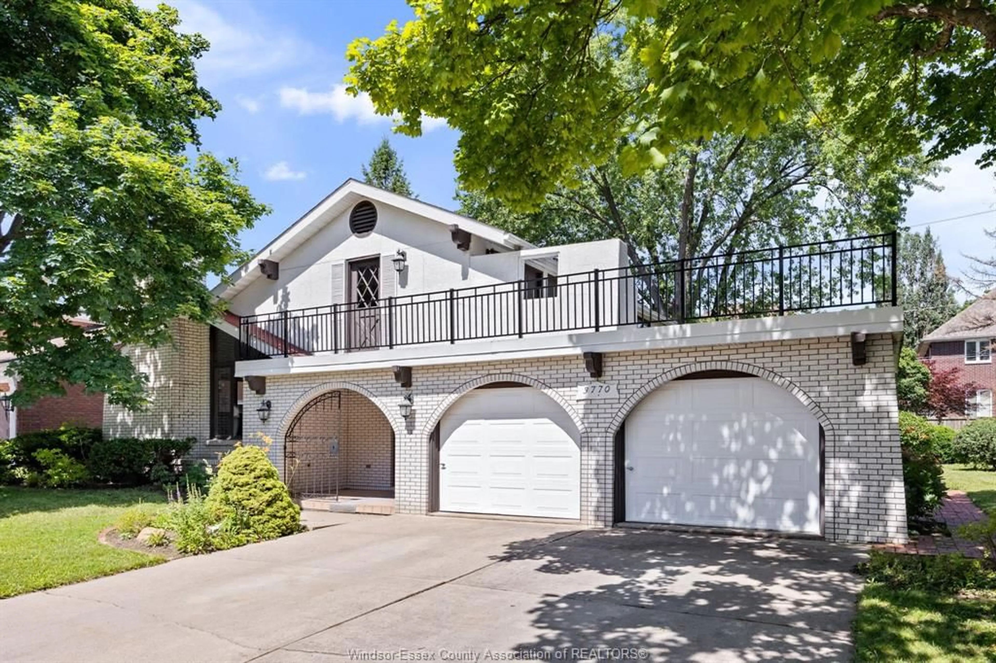 Unknown for 3770 HUNTINGTON, Windsor Ontario N9E 3W8
