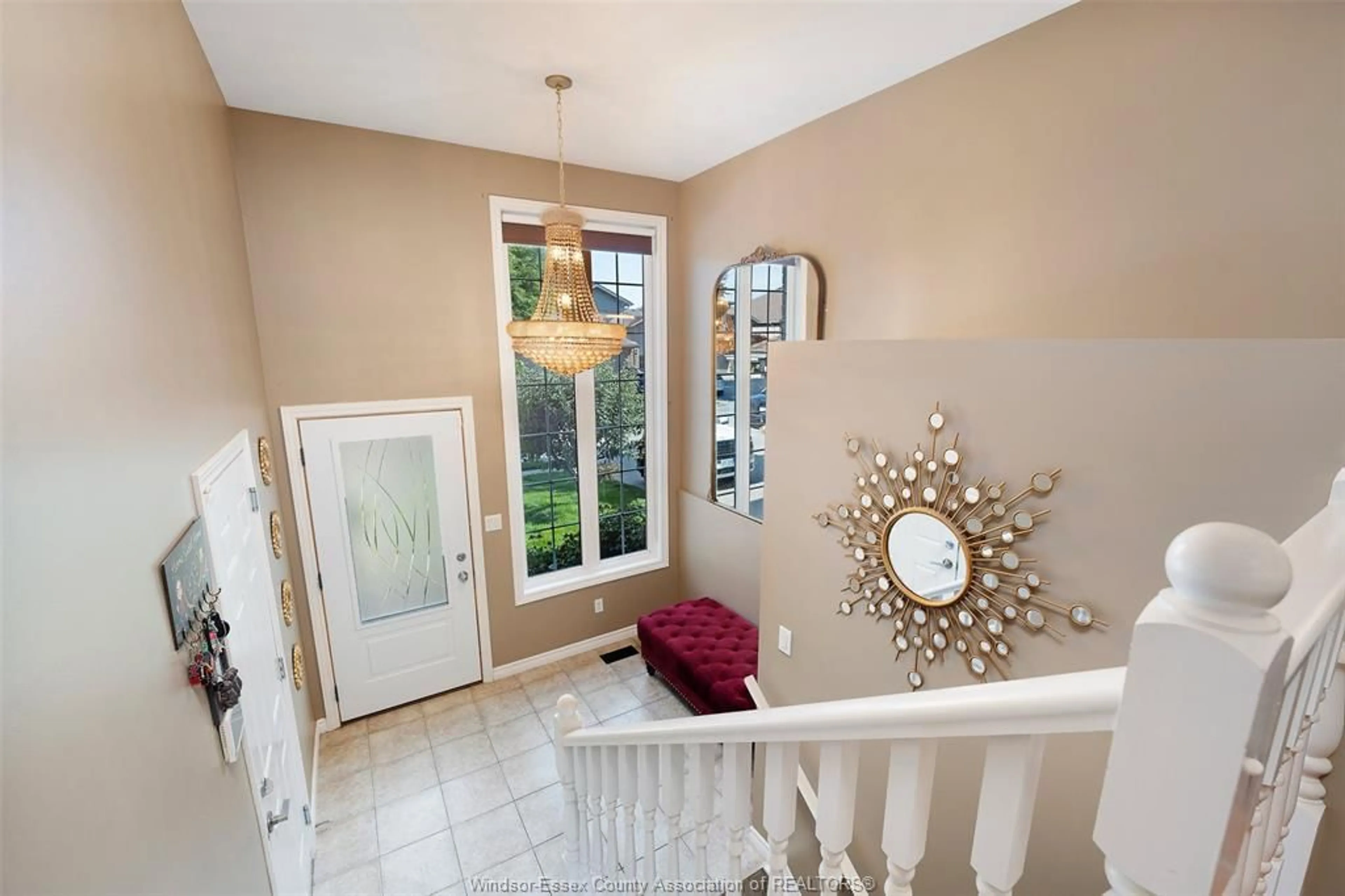 Indoor foyer for 11834 ROCKLAND, Windsor Ontario N8P 1Z5