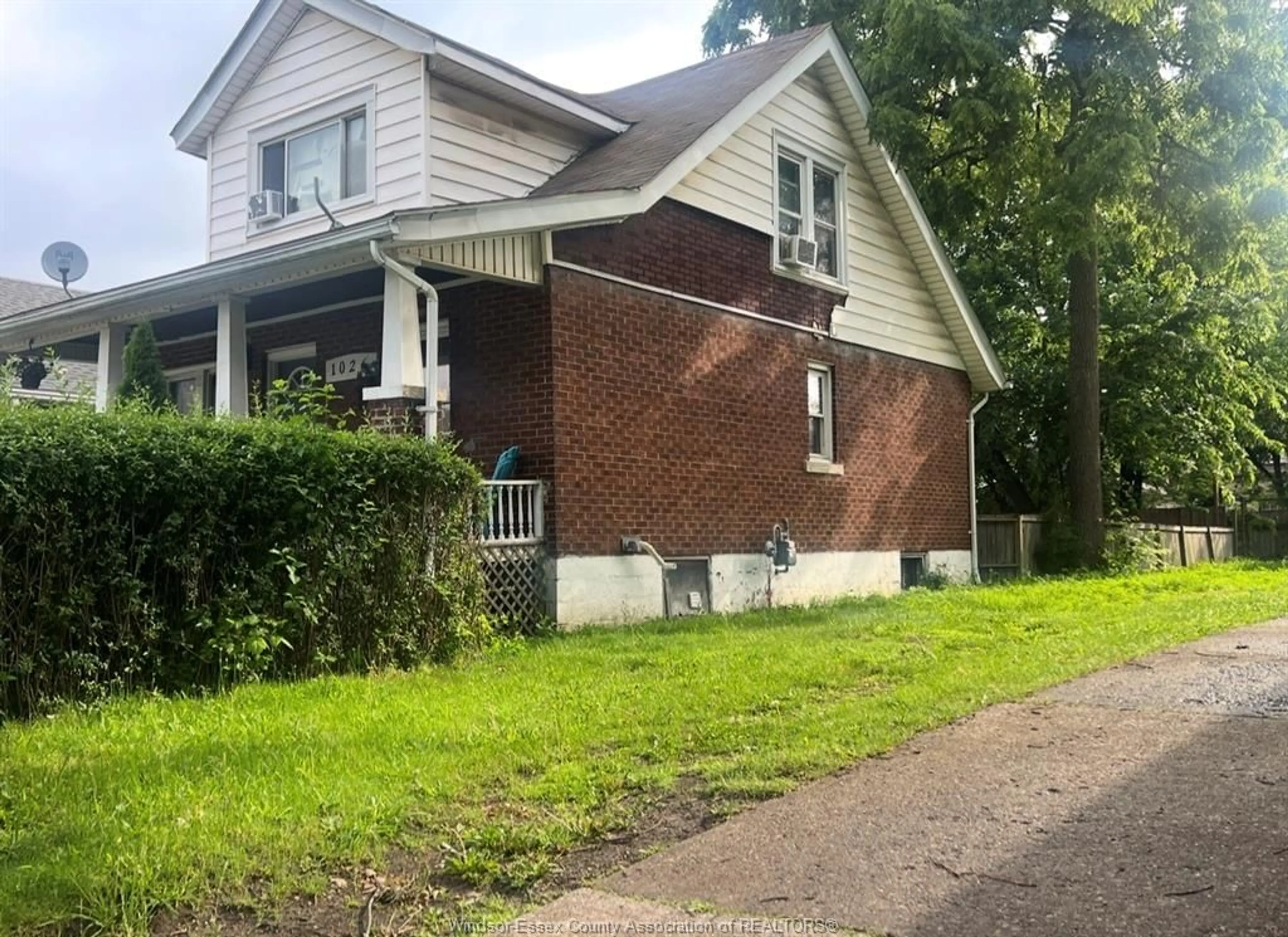 Home with brick exterior material, street for 1026 FELIX St, Windsor Ontario N9C 3L5