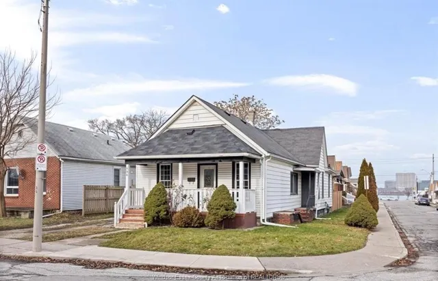 894 UNIVERSITY Ave, Windsor 3
