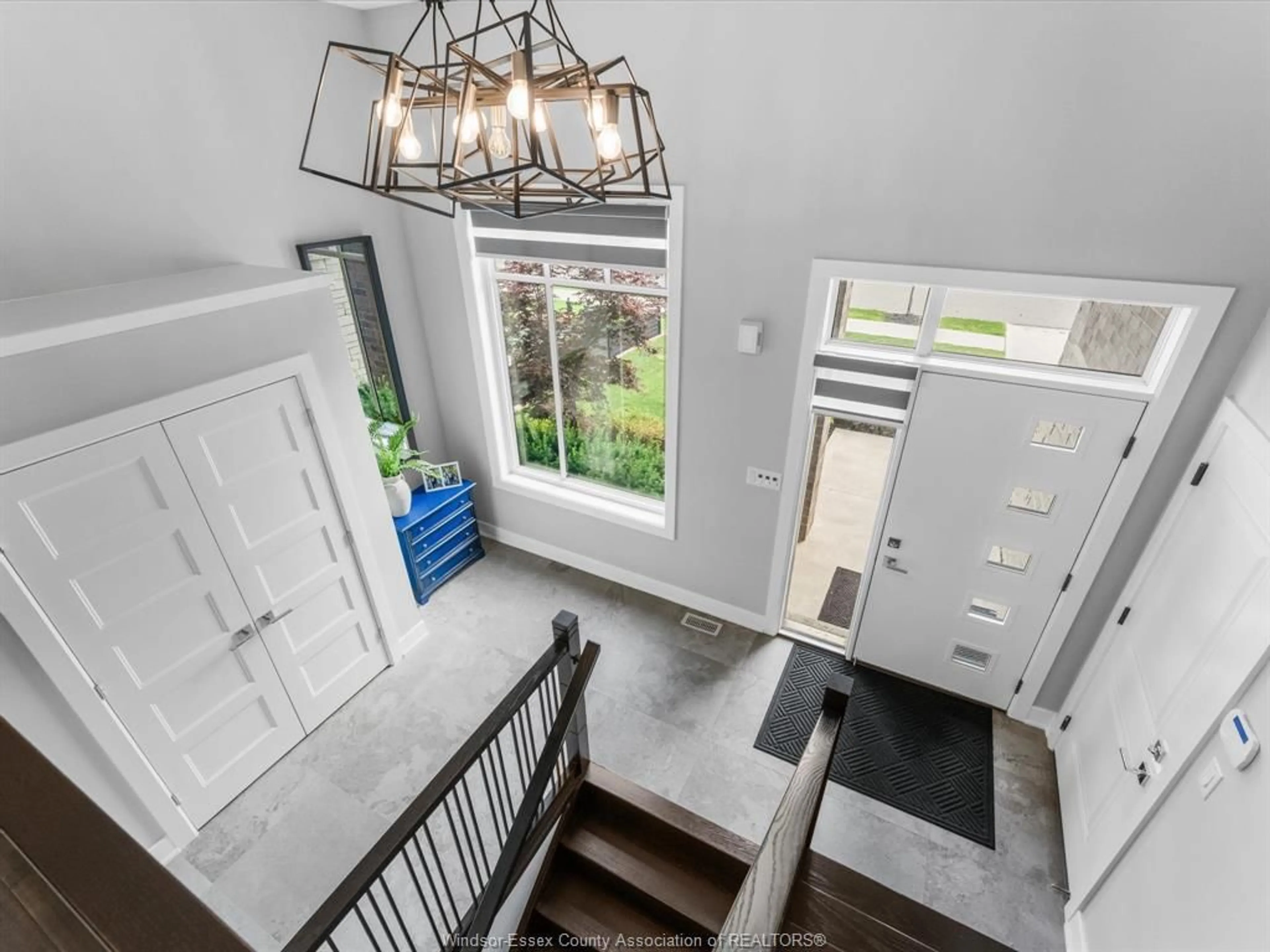 Indoor entryway for 1609 HARRISON St, LaSalle Ontario N9H 0L7