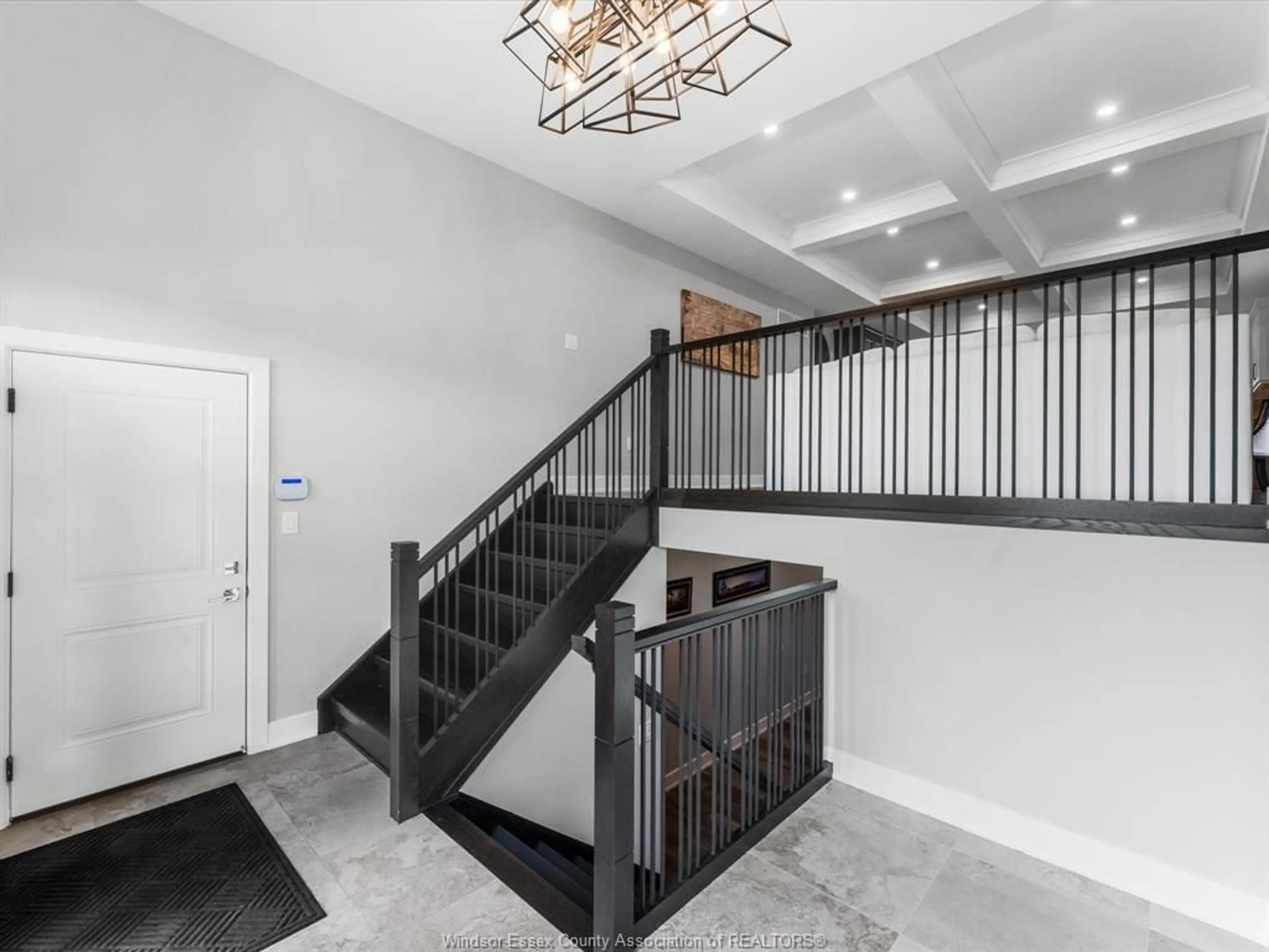 Indoor foyer for 1609 HARRISON St, LaSalle Ontario N9H 0L7