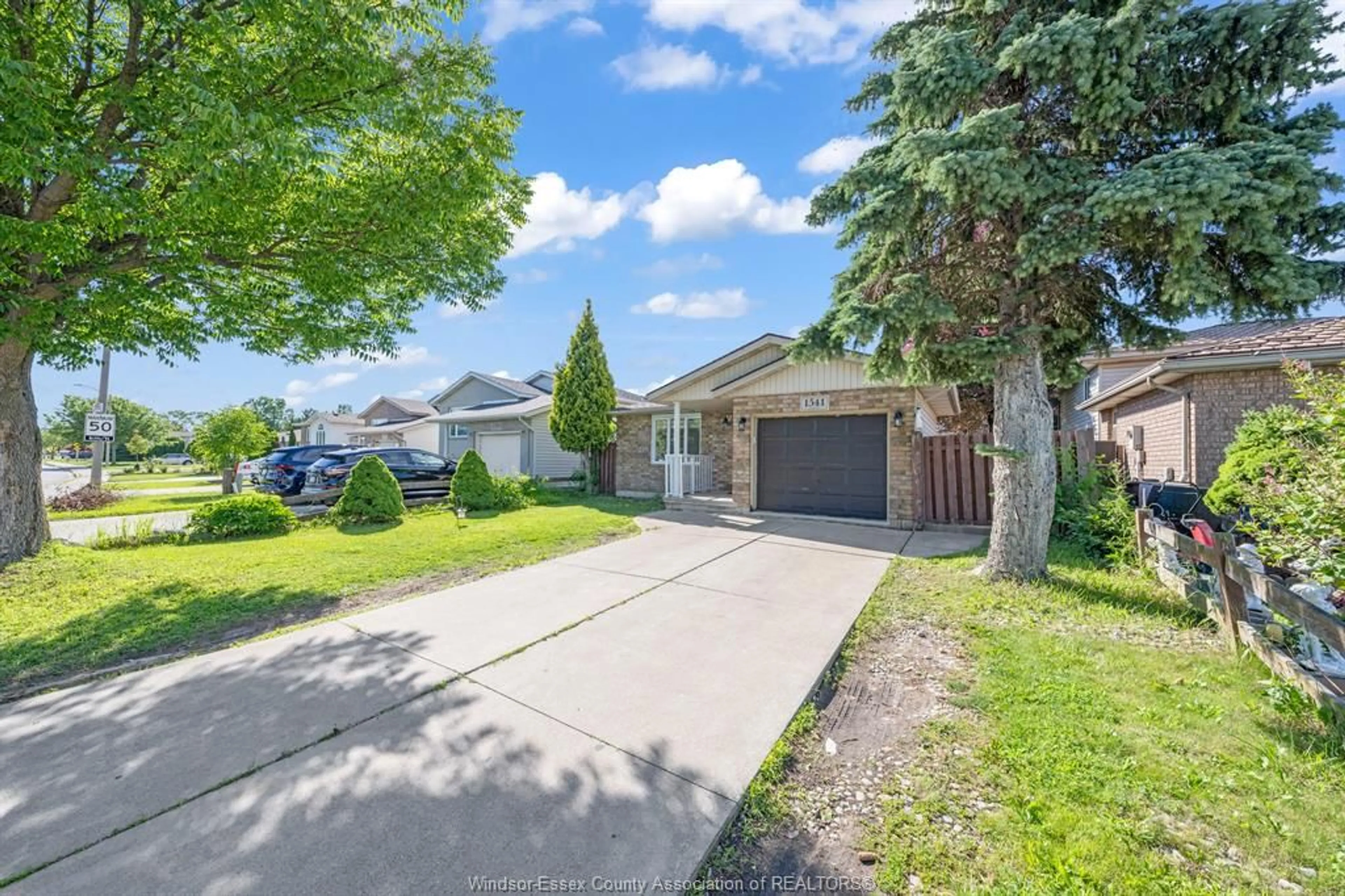 A pic from outside/outdoor area/front of a property/back of a property/a pic from drone, street for 1541 FOSTER, Windsor Ontario N8W 5P8