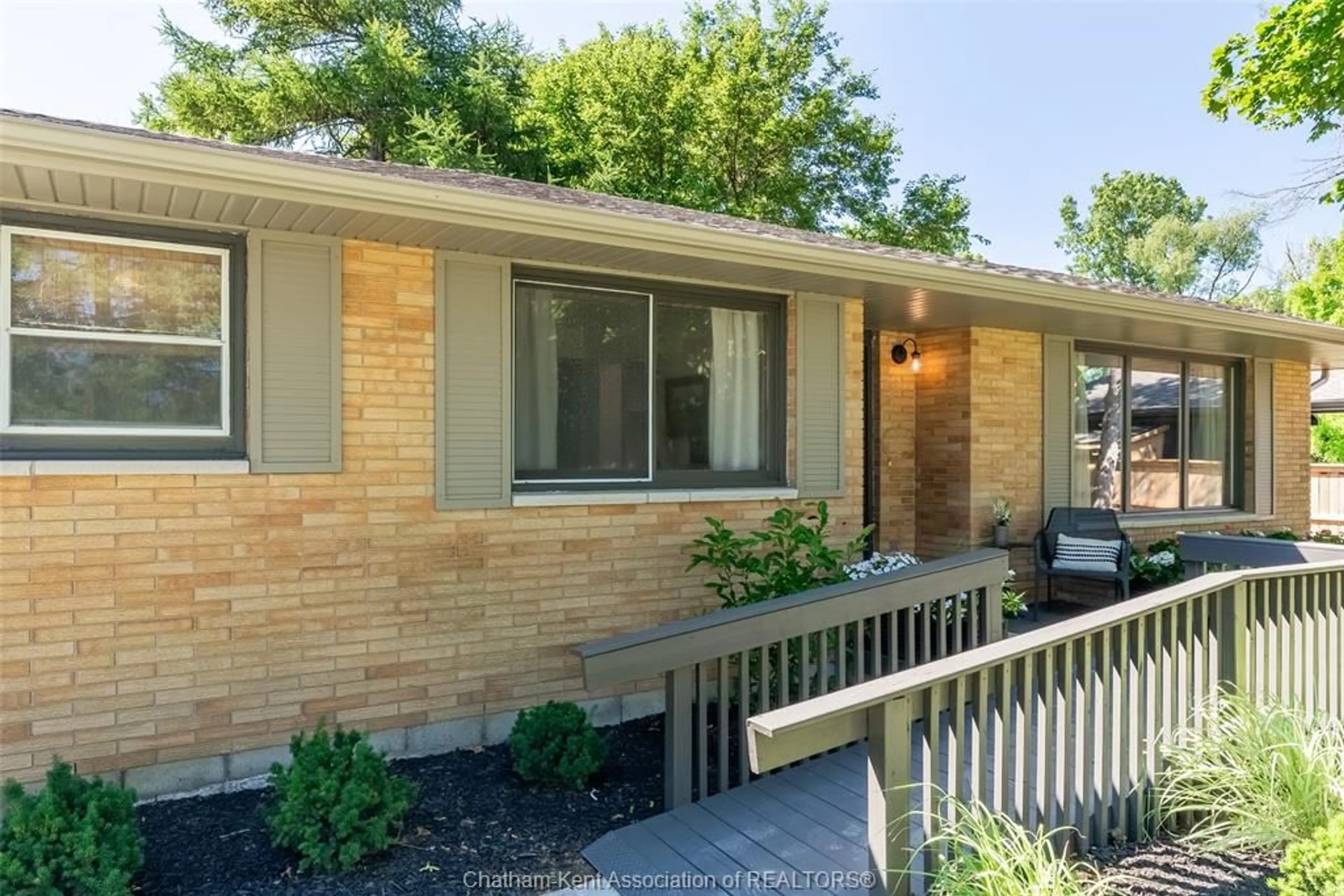 Home with brick exterior material, street for 140 Gregory Dr, Chatham Township Ontario N7L 0E1