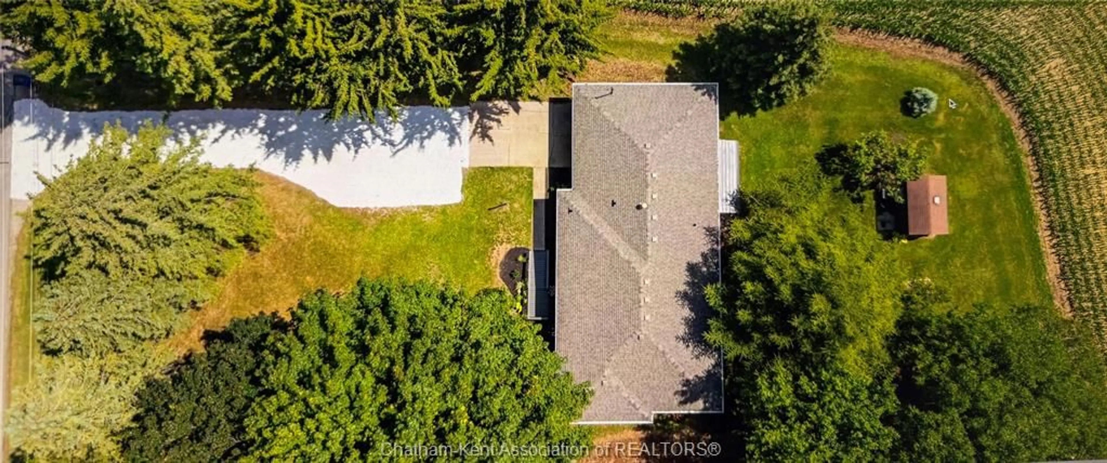 A pic from outside/outdoor area/front of a property/back of a property/a pic from drone, street for 140 Gregory Dr, Chatham Township Ontario N7L 0E1