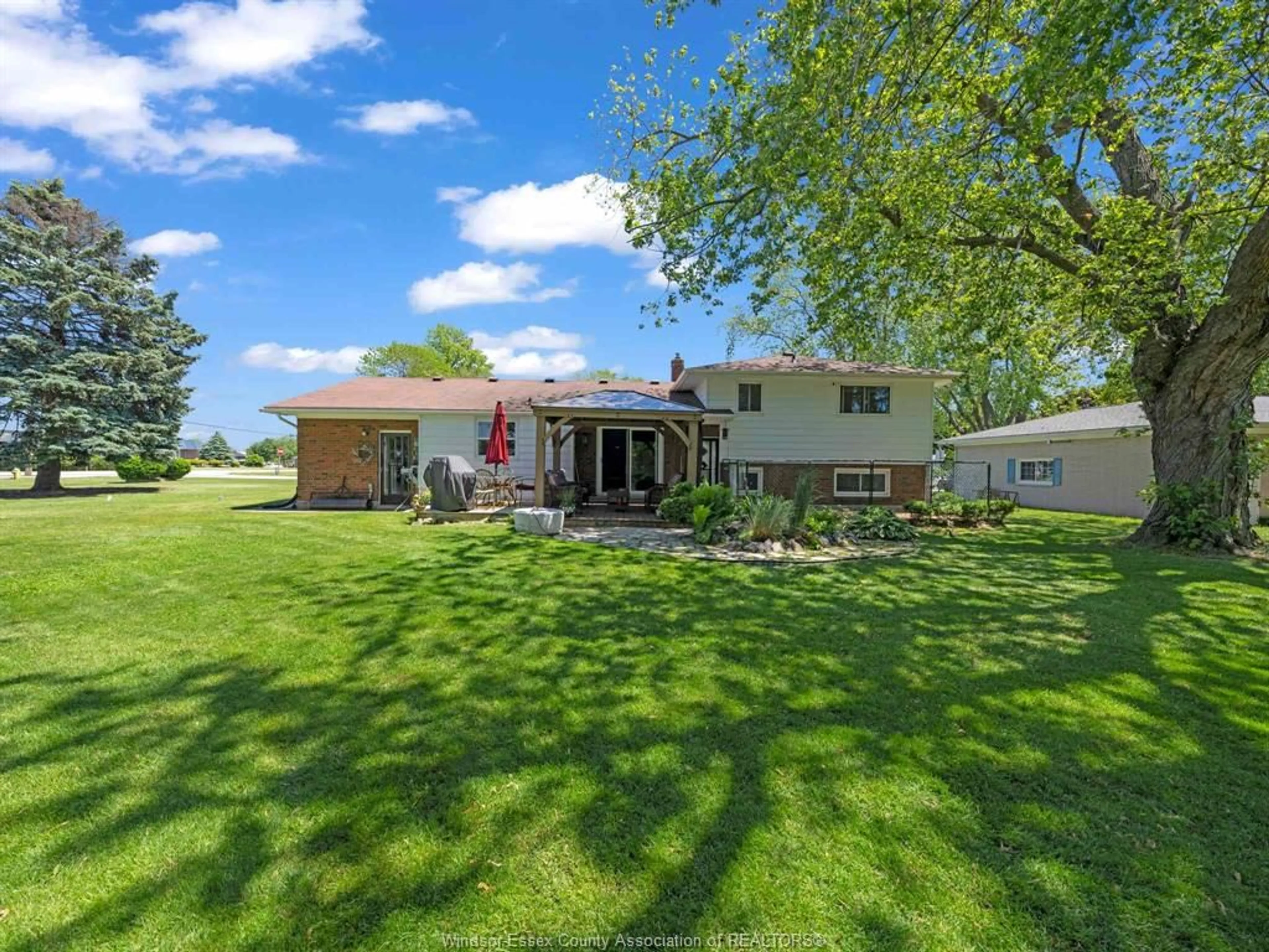 A pic from outside/outdoor area/front of a property/back of a property/a pic from drone, water/lake/river/ocean view for 1517 Redwood Rd, Kingsville Ontario N9Y 2V4