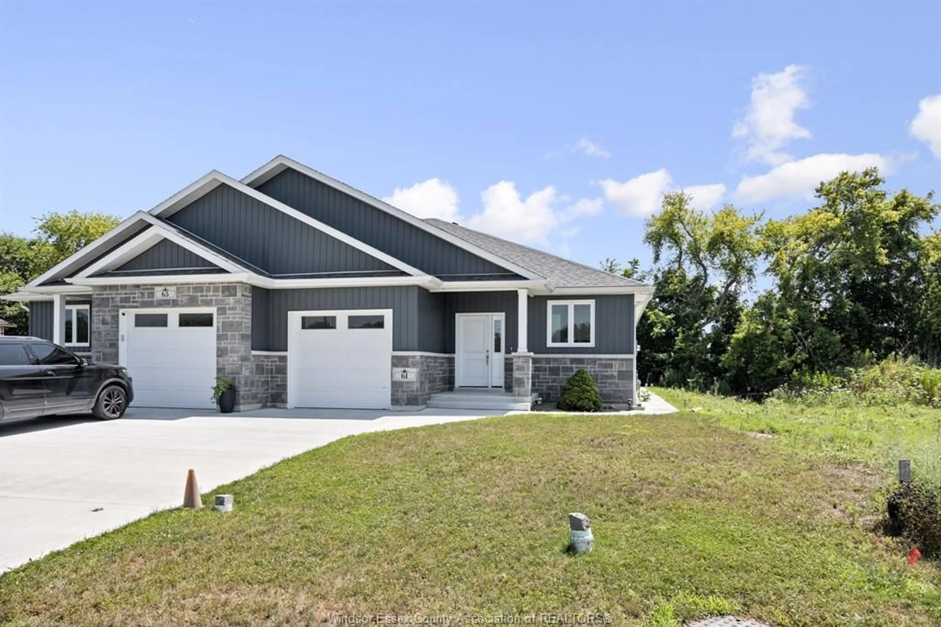Home with vinyl exterior material, street for 61 PEREIRA, Harrow Ontario N0R 1G0