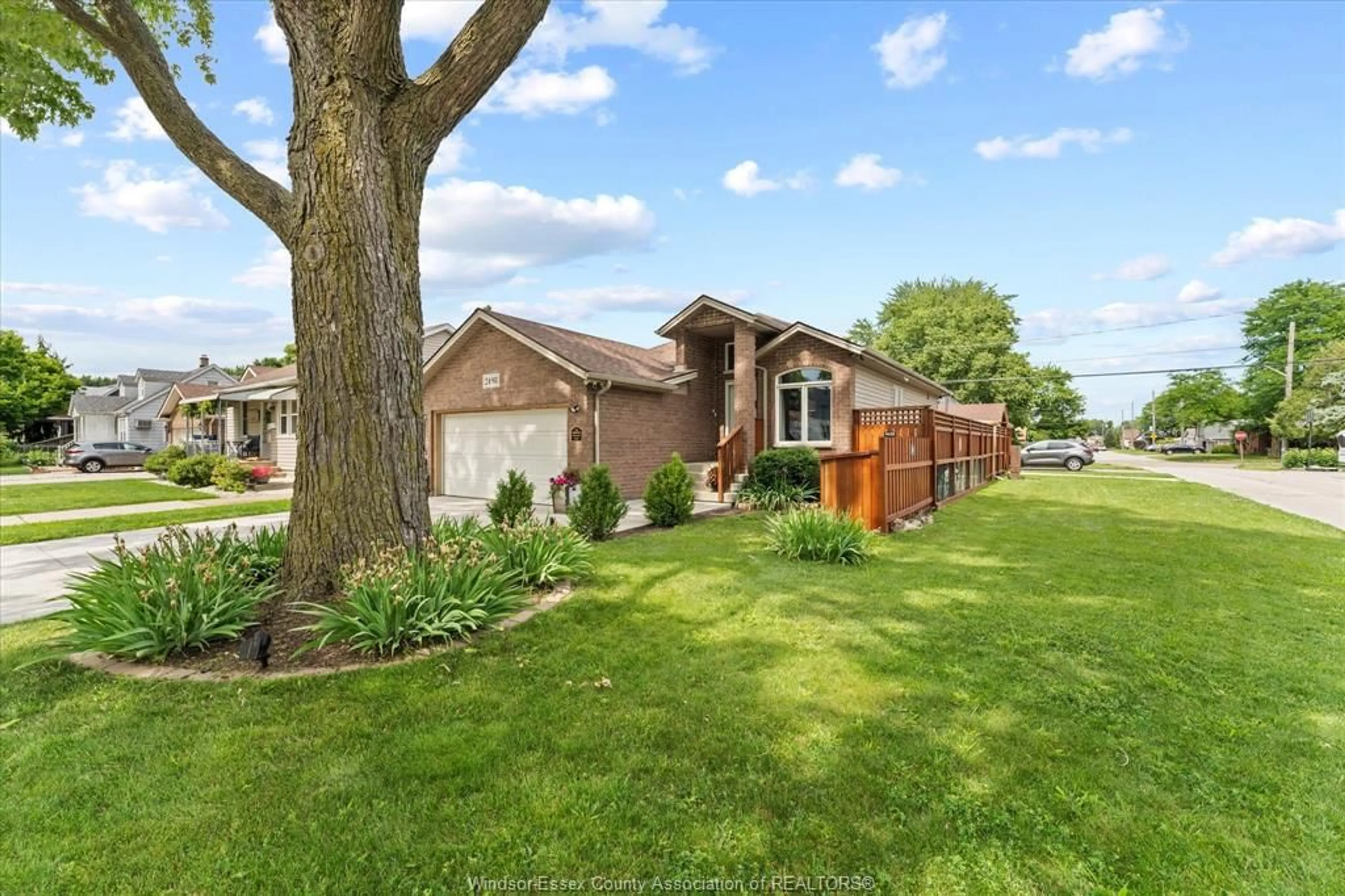 Unknown for 2498 BERNARD, Windsor Ontario N8W 4S1