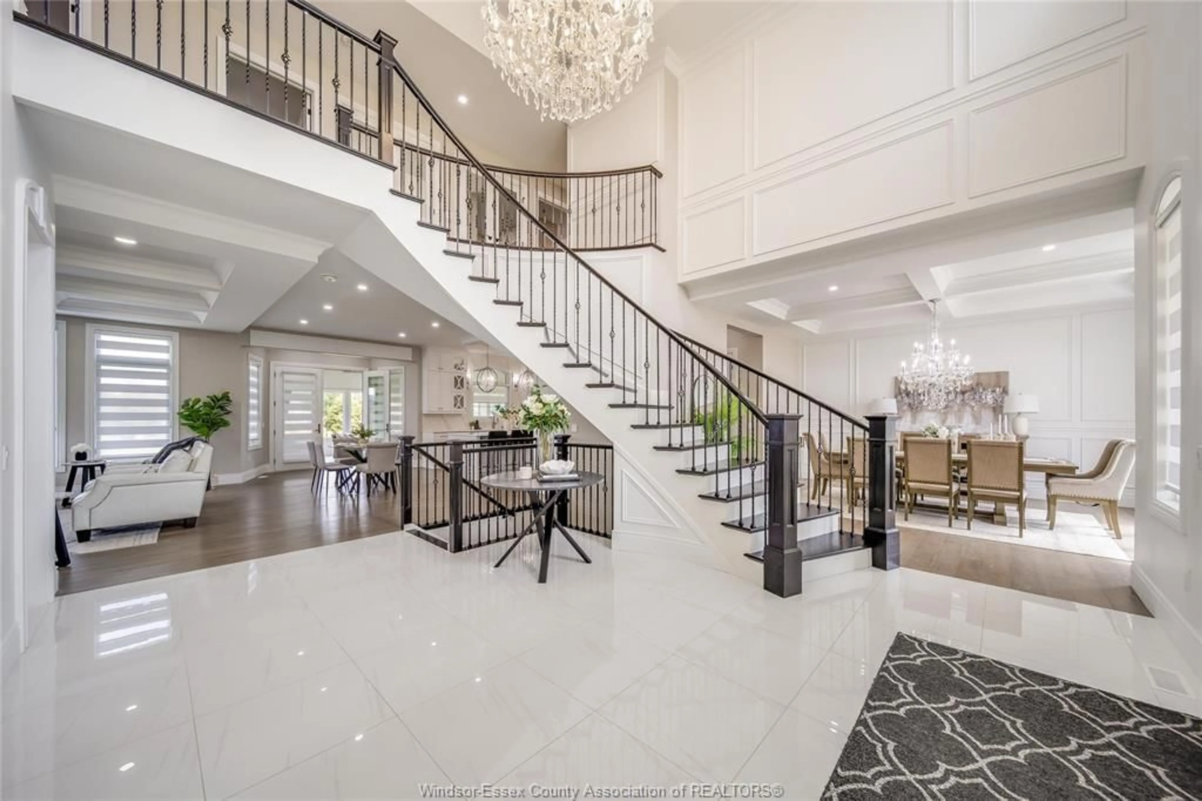 Indoor foyer for 1428 MULLINS, Lakeshore Ontario N0R 1V0