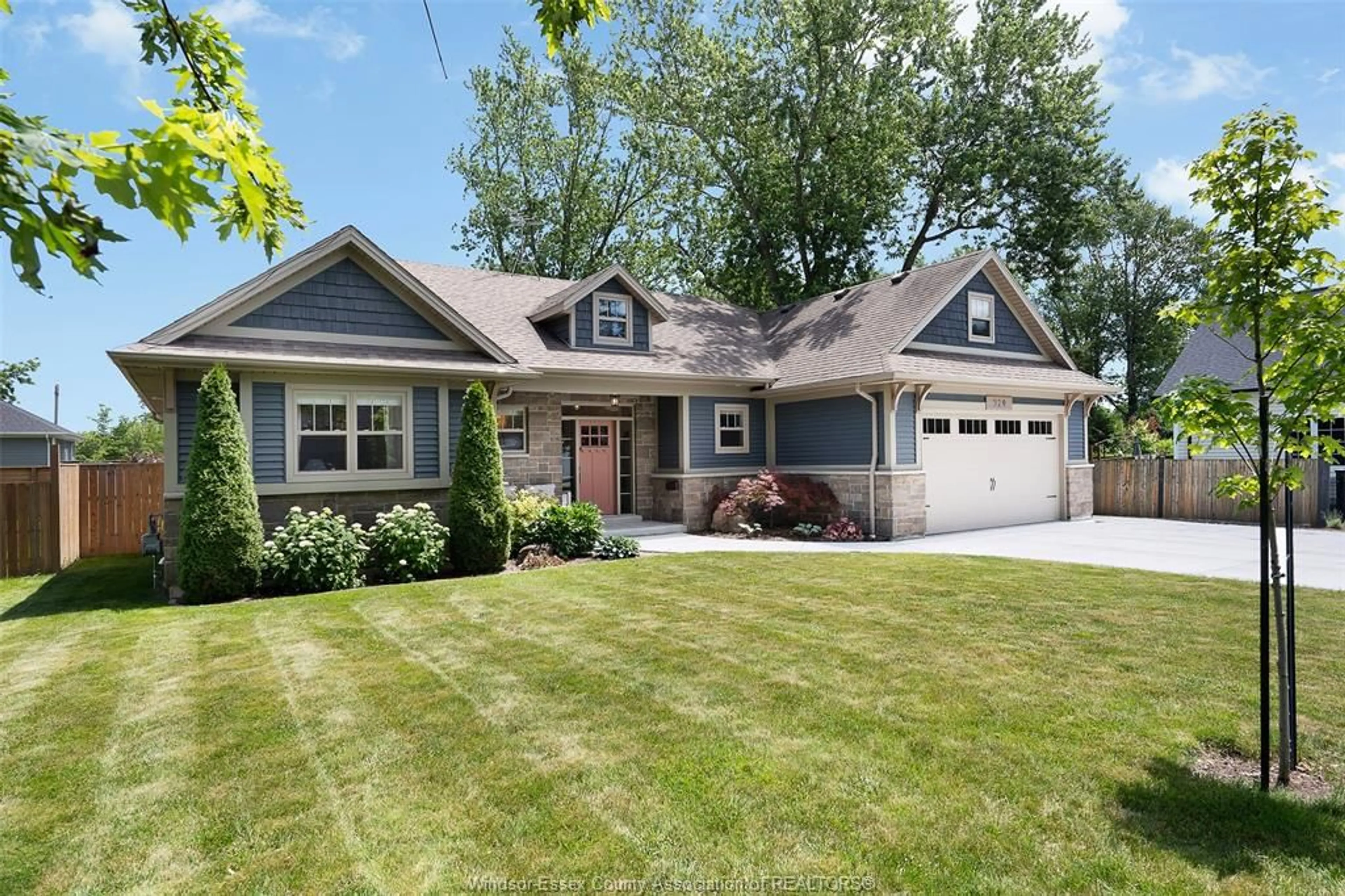 Home with vinyl exterior material, street for 920 ERIE Ave, Kingsville Ontario N9Y 3E2