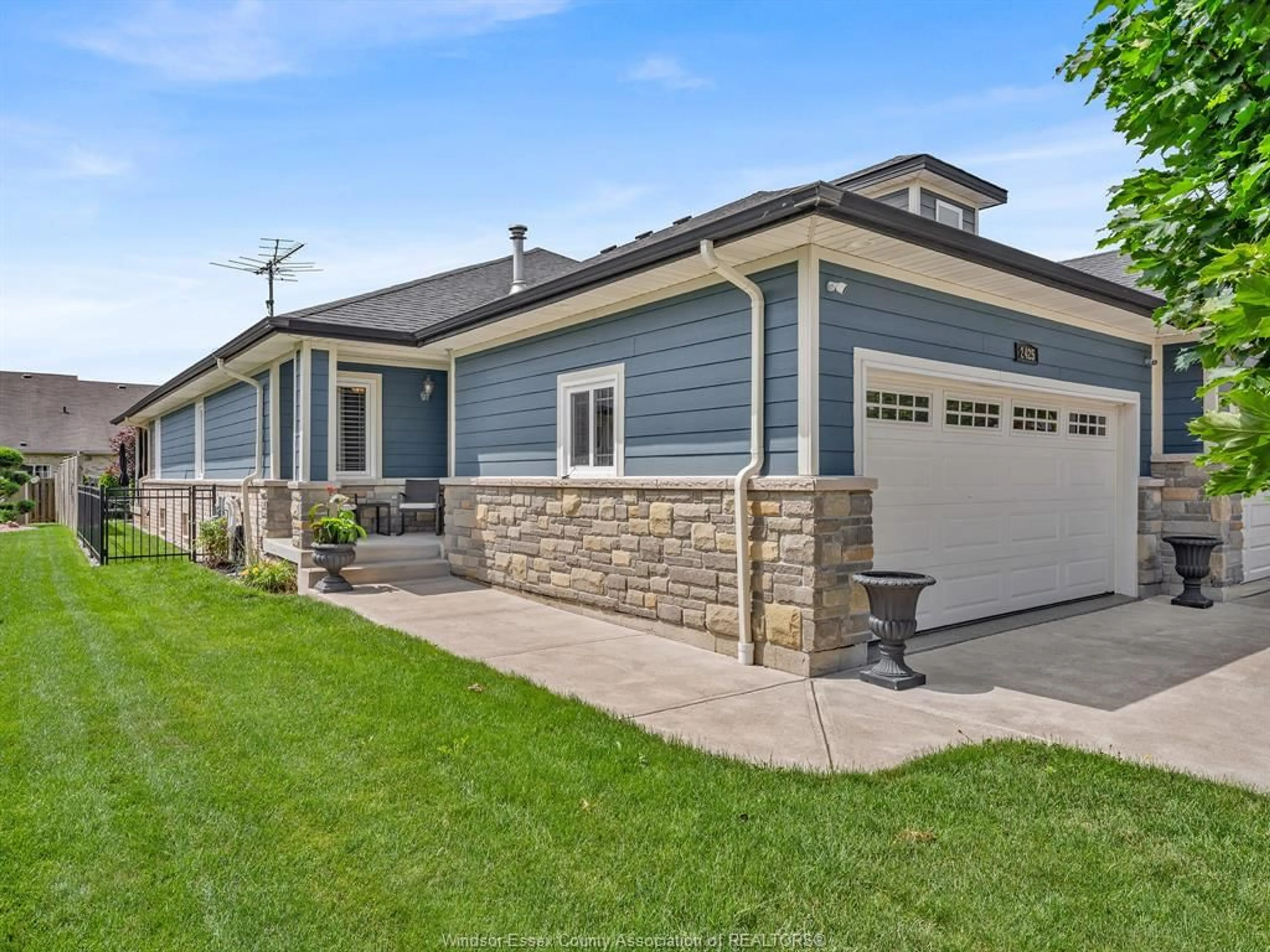 Home with vinyl exterior material, street for 2425 SKINNER, LaSalle Ontario N9H 2R5