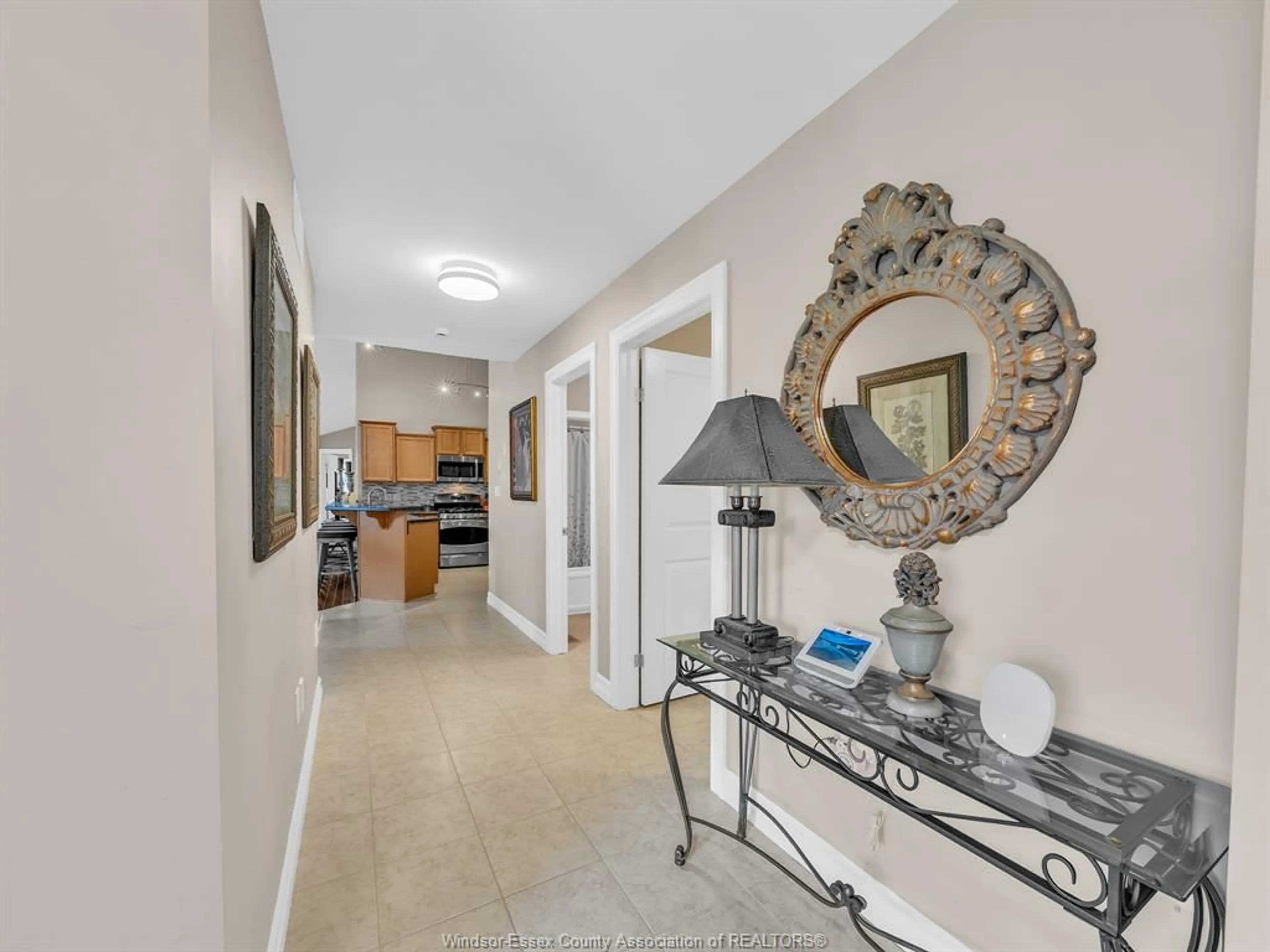 Indoor entryway for 2425 SKINNER, LaSalle Ontario N9H 2R5