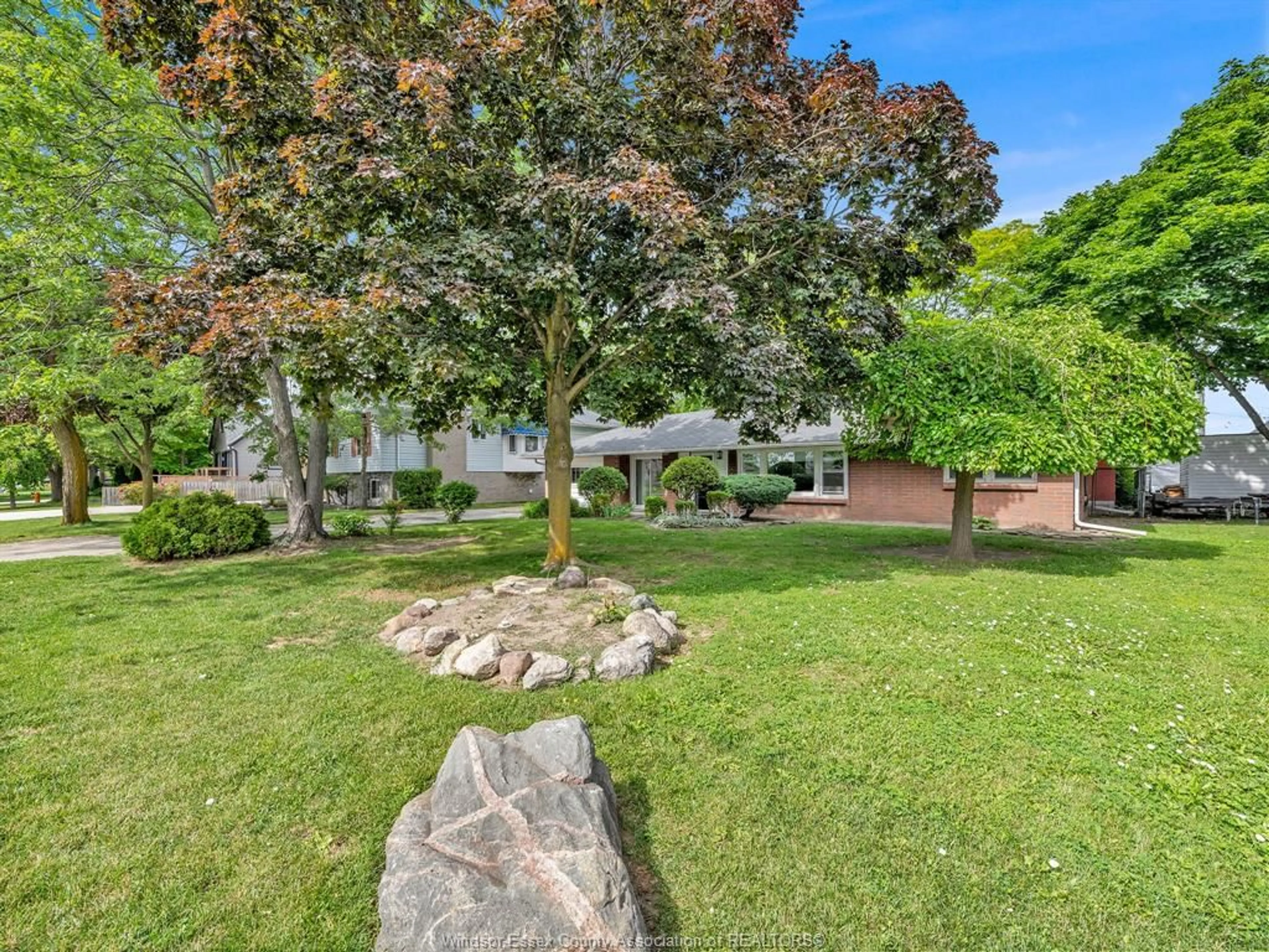 A pic from outside/outdoor area/front of a property/back of a property/a pic from drone, unknown for 3278 CLEMENCEAU, Windsor Ontario N8T 2R7