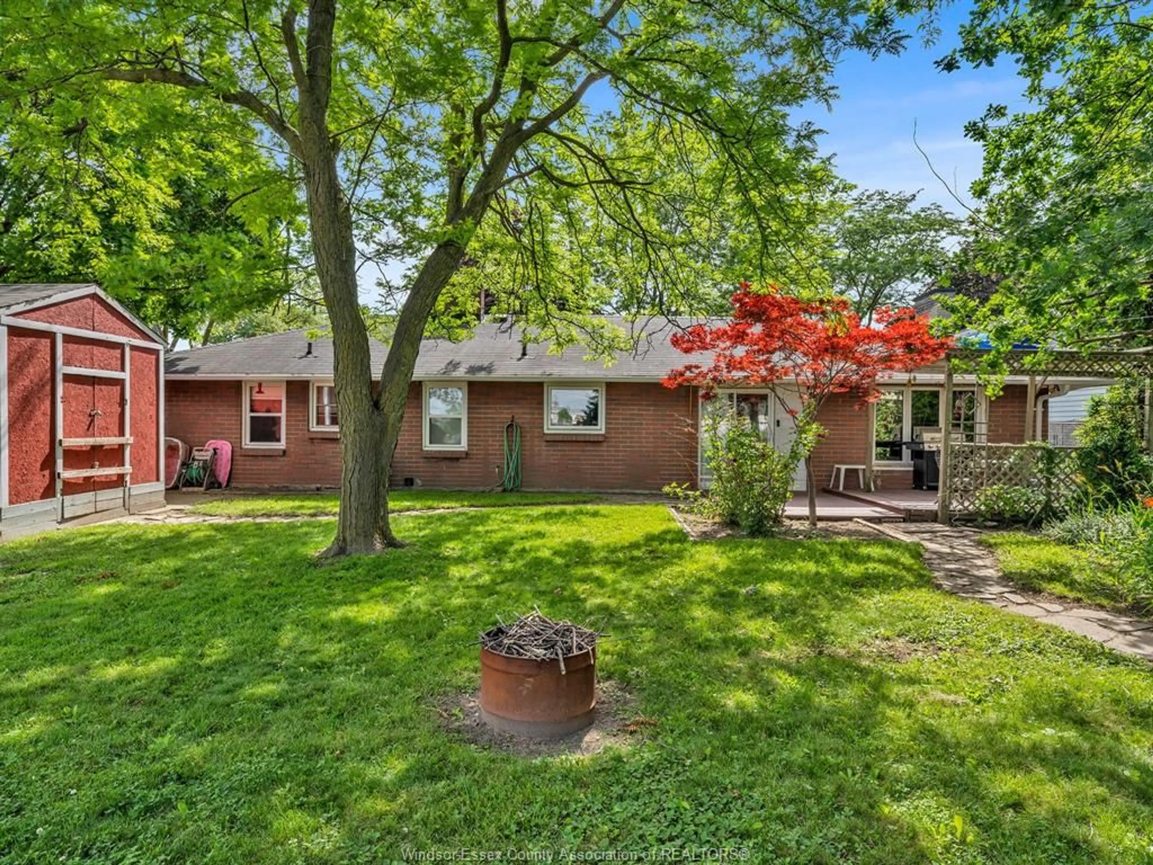 A pic from outside/outdoor area/front of a property/back of a property/a pic from drone, unknown for 3278 CLEMENCEAU, Windsor Ontario N8T 2R7