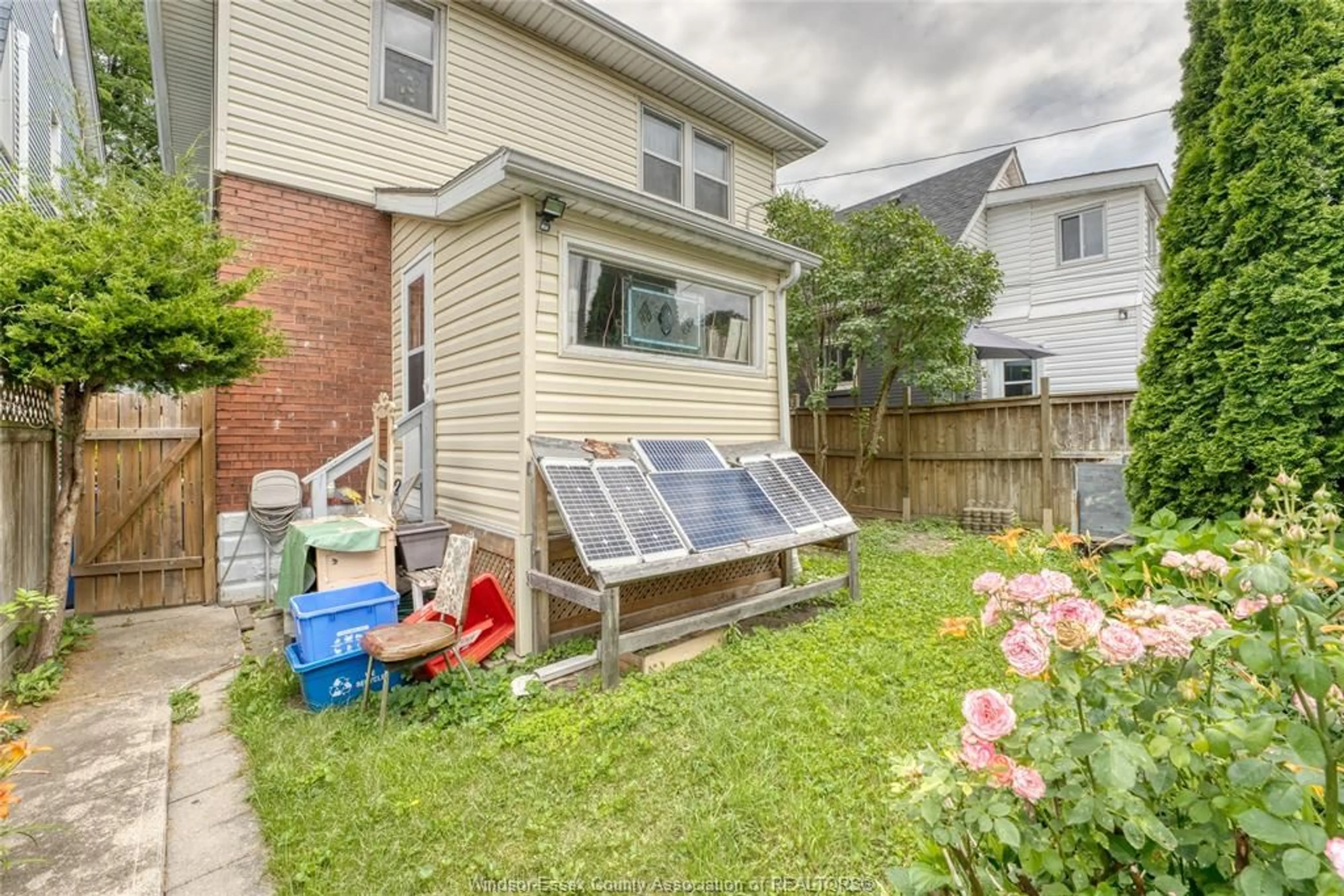 Patio, street for 133 WINDERMERE, Windsor Ontario N8Y 3E7