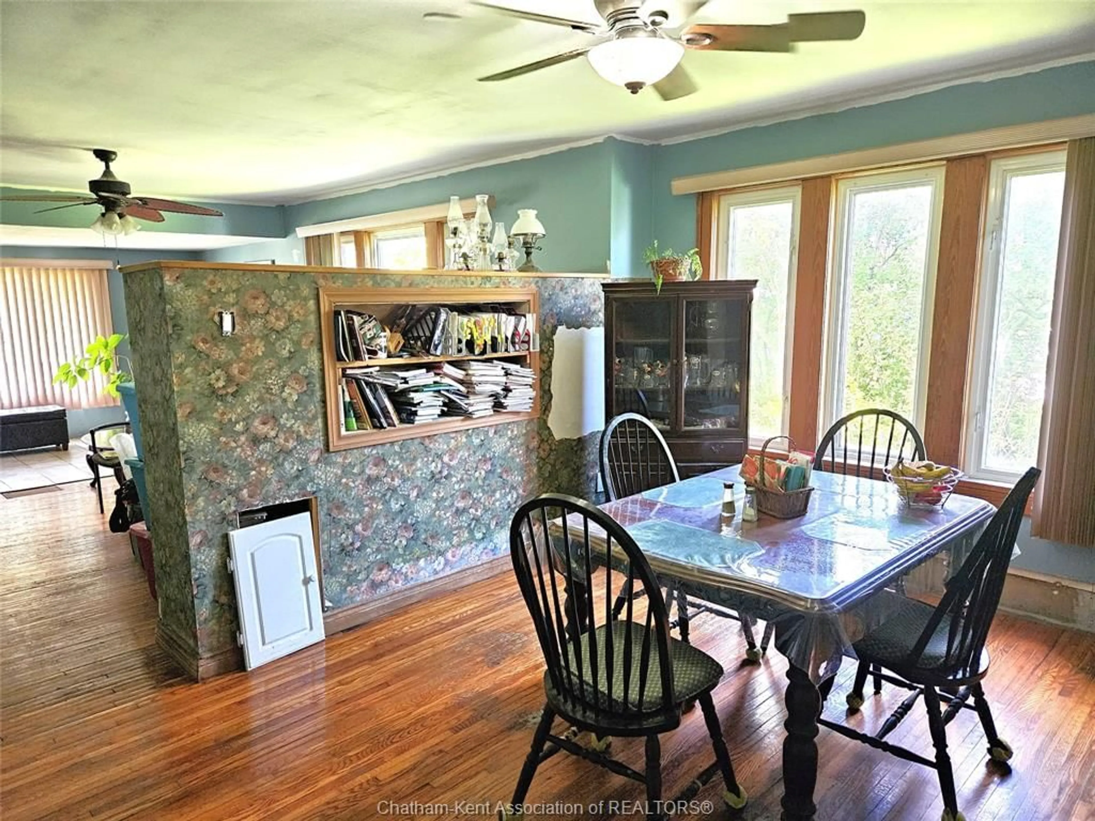 Dining room, ceramic/tile floor for 418 Gillard St, Wallaceburg Ontario N8A 1N6