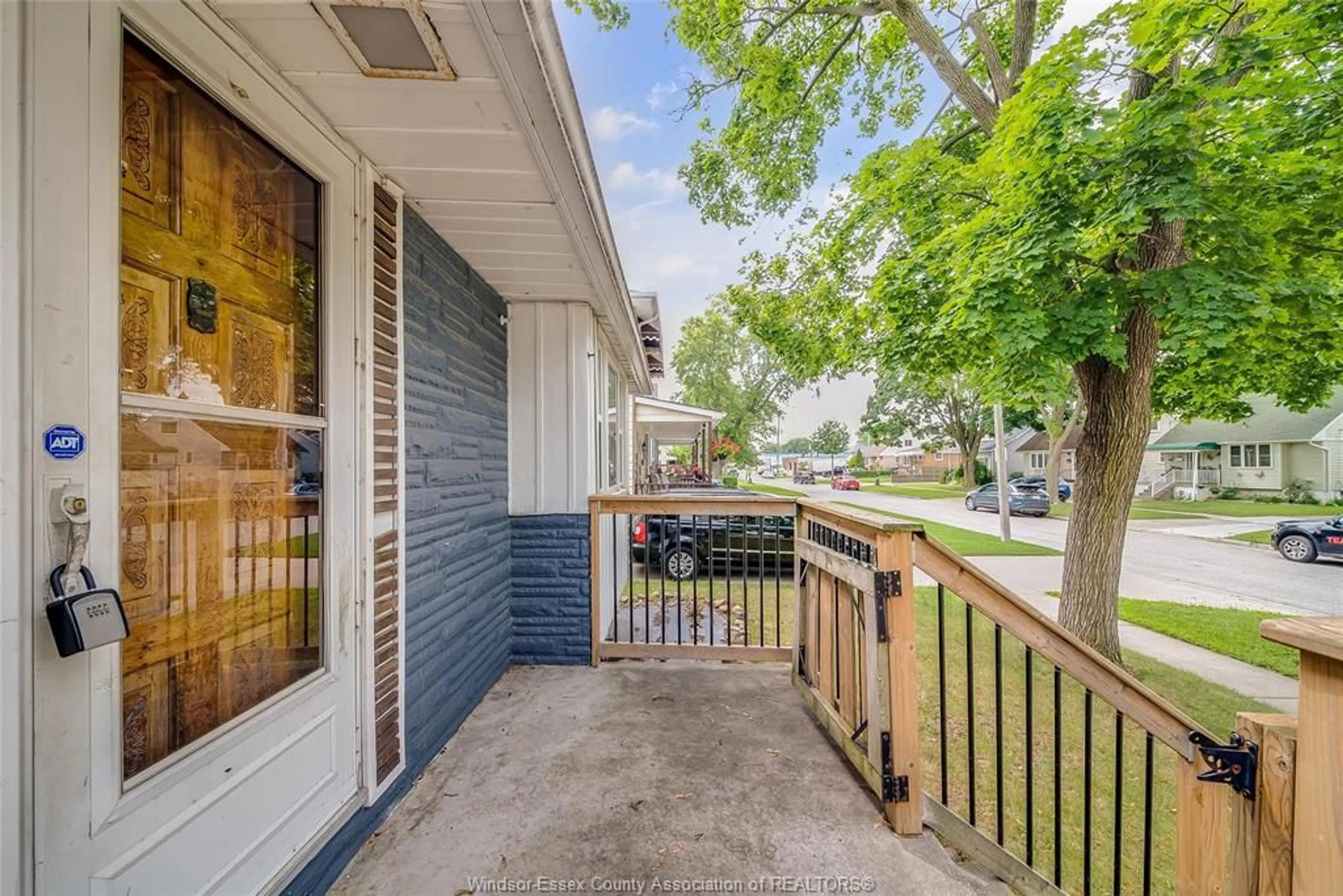 Patio, street for 1960 FRANCOIS Rd, Windsor Ontario N8W 4S8