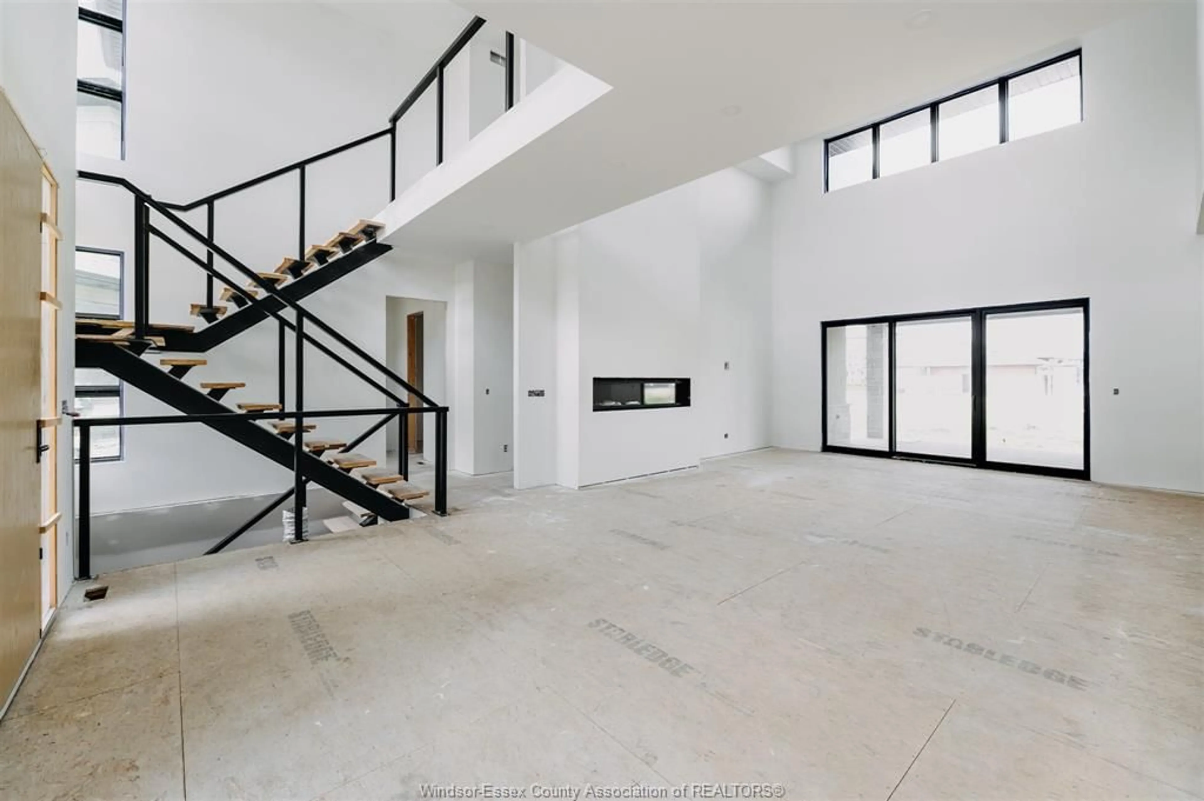 Indoor foyer for 65 UNITY Crt, LaSalle Ontario N9H 0M9