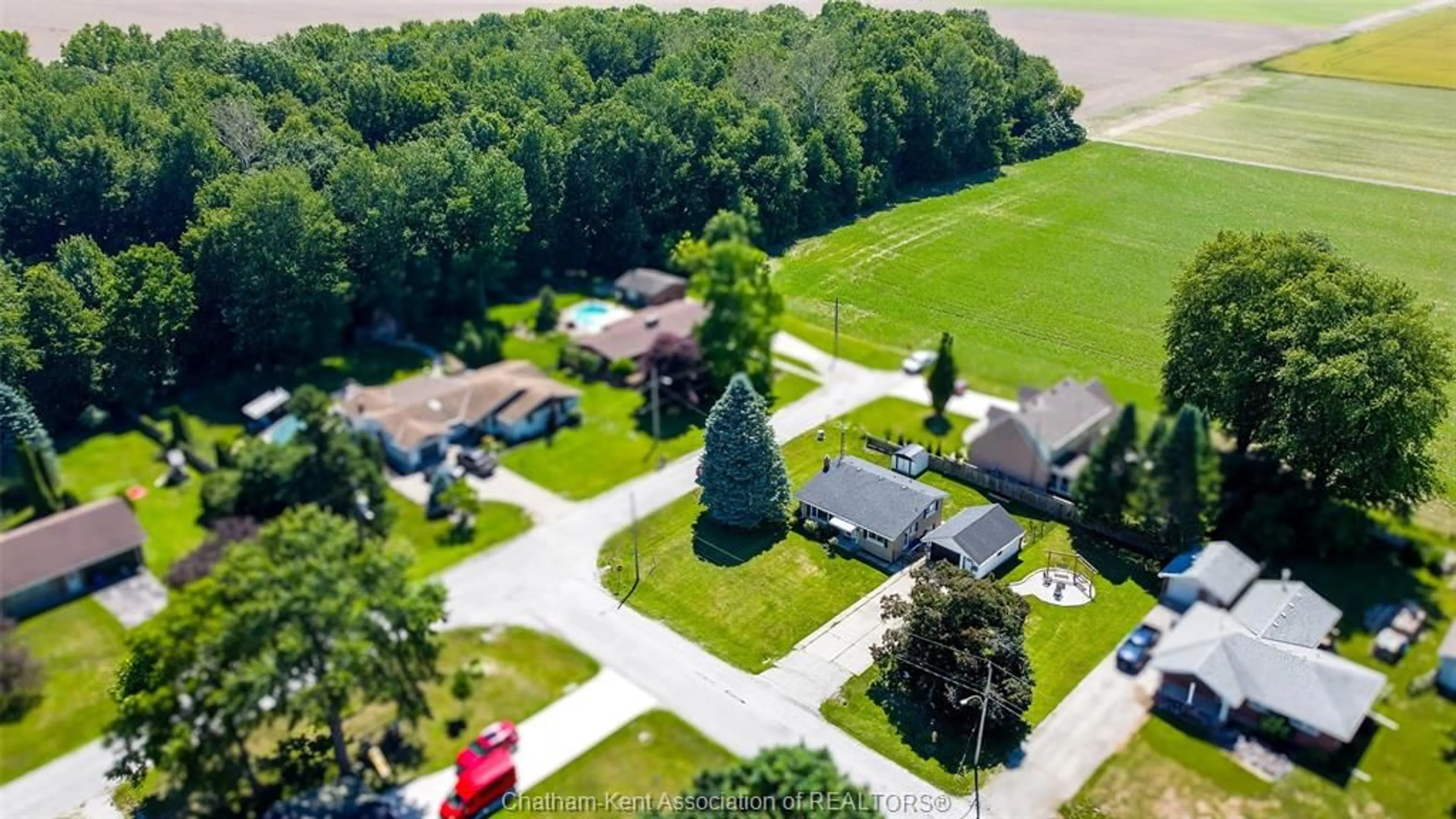 A pic from outside/outdoor area/front of a property/back of a property/a pic from drone, street for 67 Walnut Dr, Wallaceburg Ontario N8A 3L4