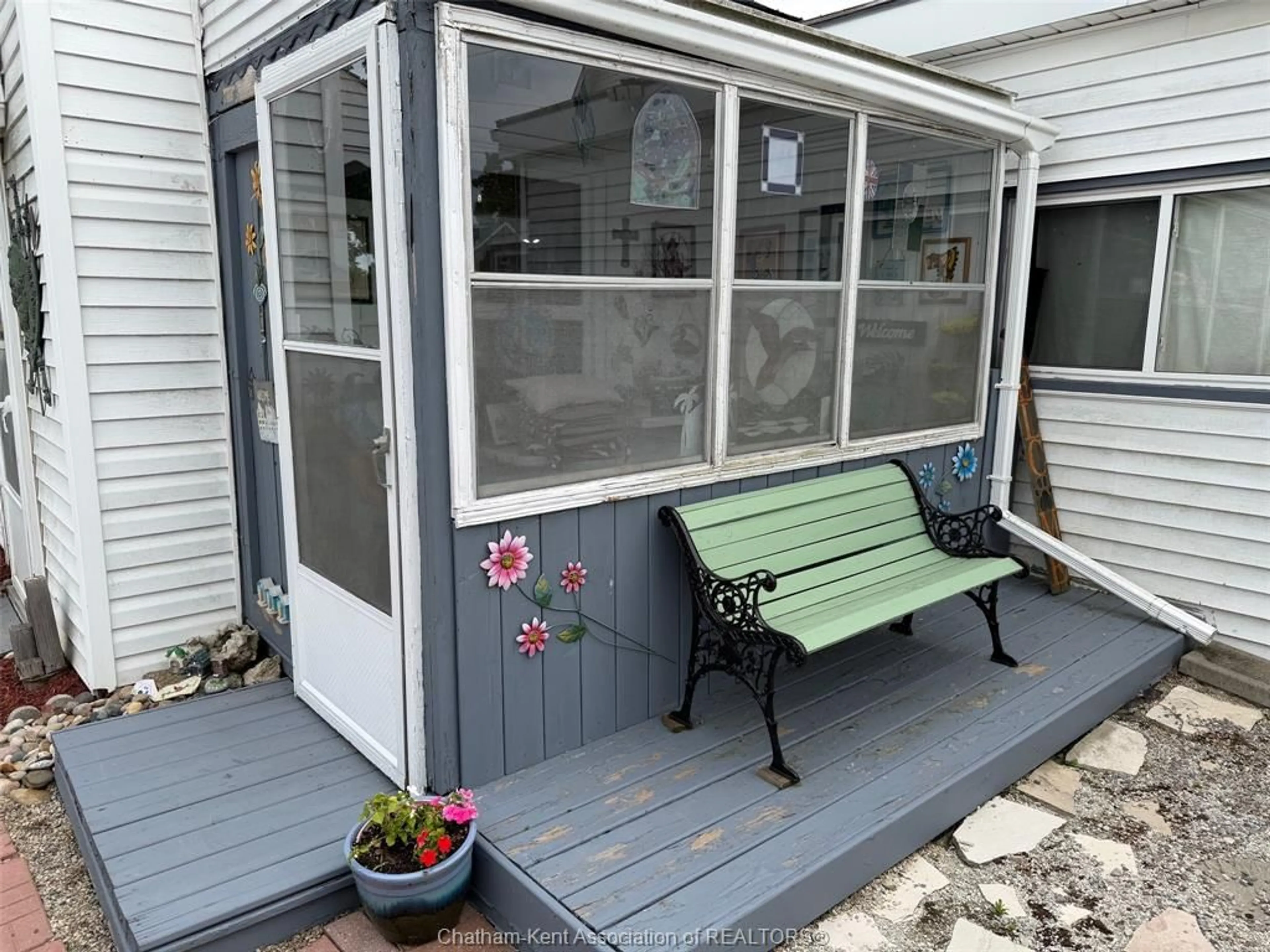 Patio, street for 655 Duke St, Wallaceburg Ontario N8A 1G1