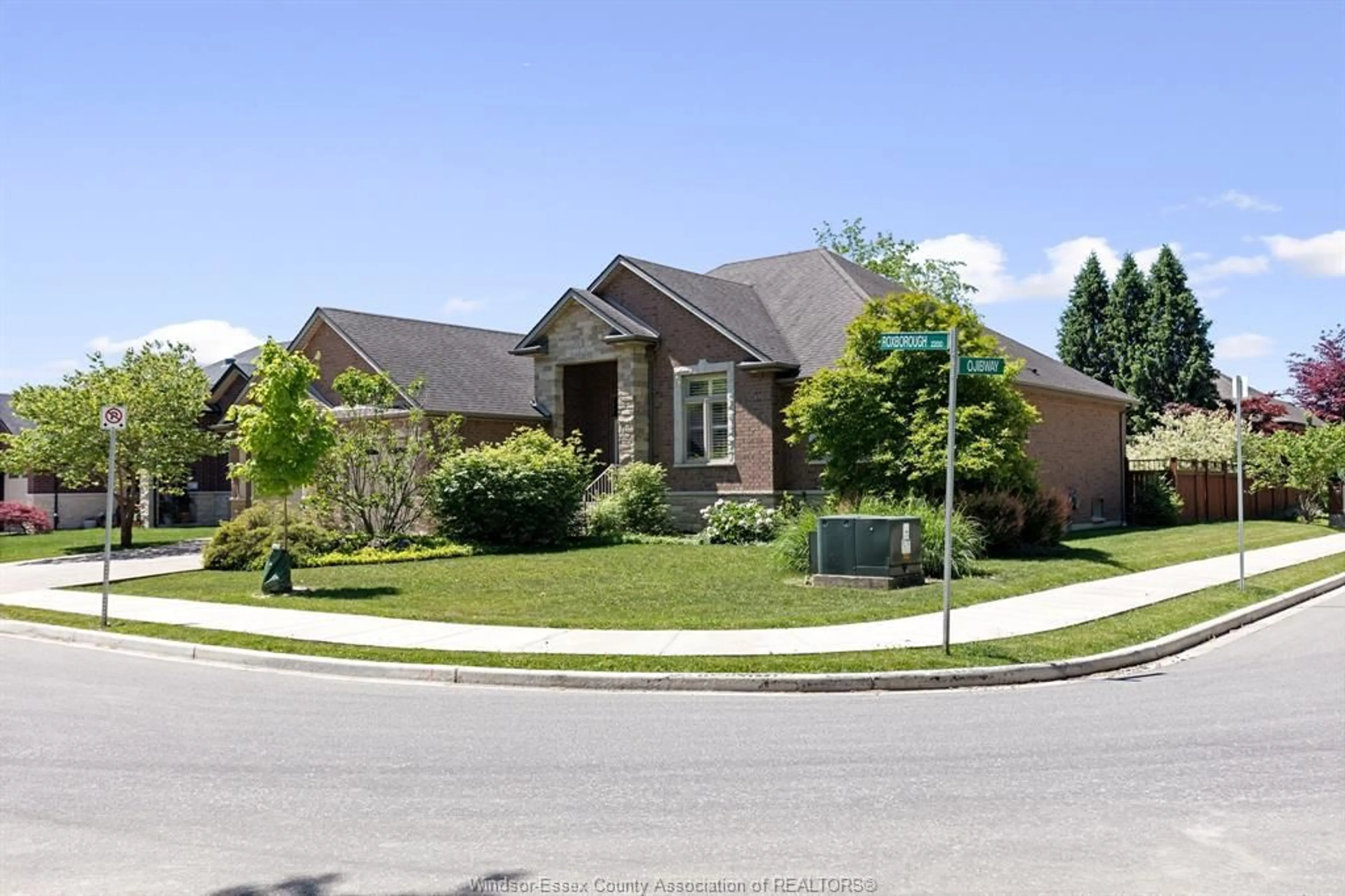 Unknown for 2203 ROXBOROUGH, Windsor Ontario N9E 2Z7