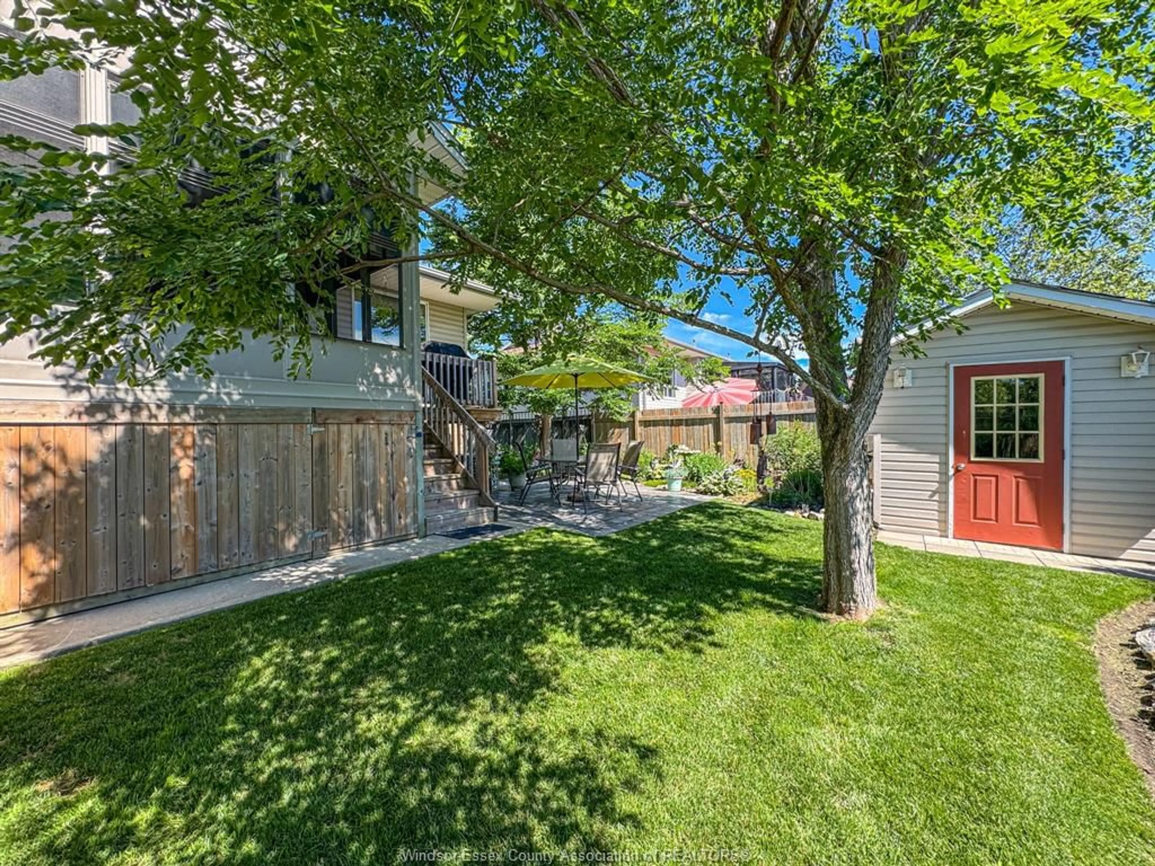 A pic from outside/outdoor area/front of a property/back of a property/a pic from drone, street for 176 BENNIE AVE, Leamington Ontario N8H 5L8