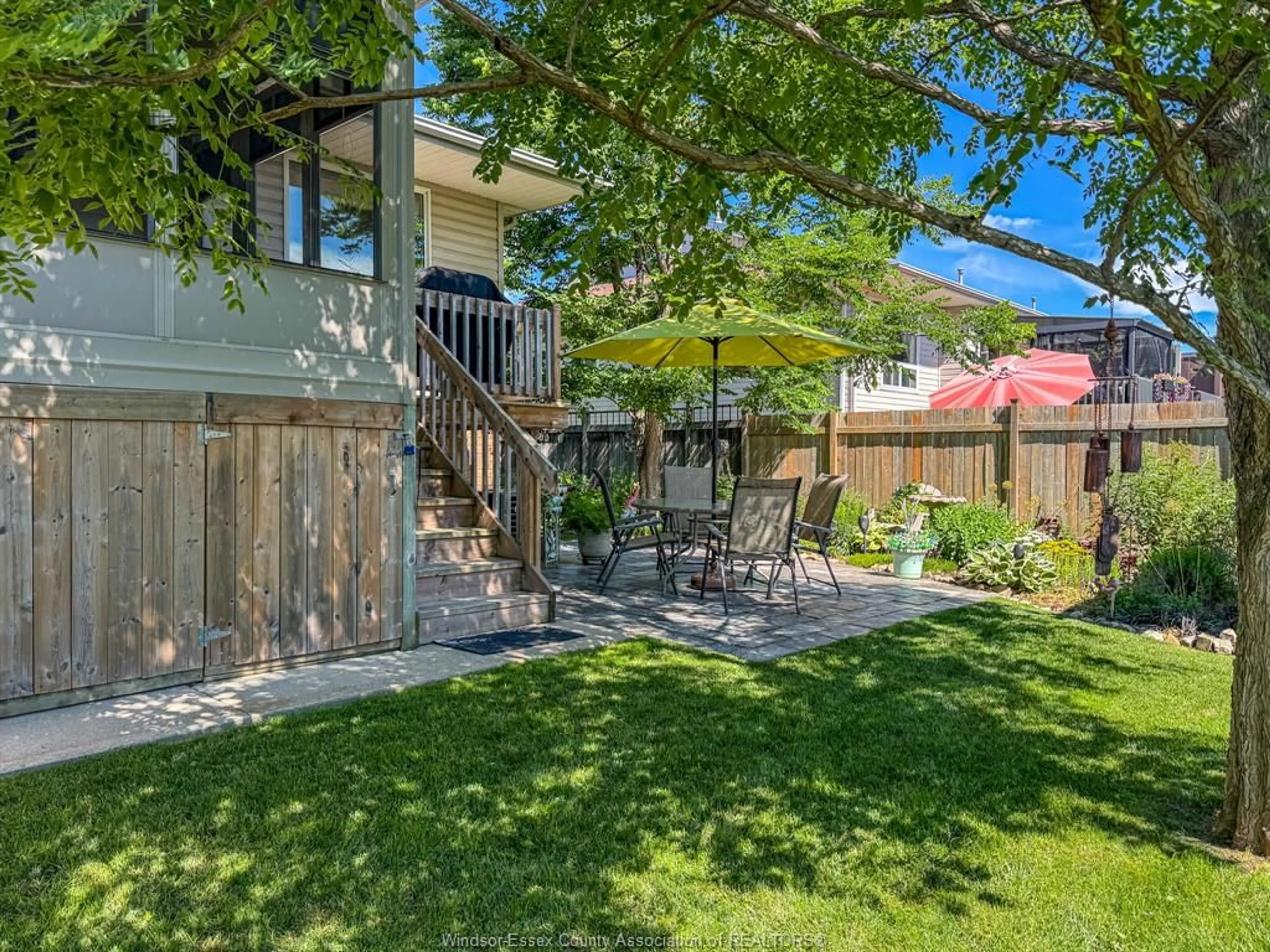 Patio, street for 176 BENNIE AVE, Leamington Ontario N8H 5L8