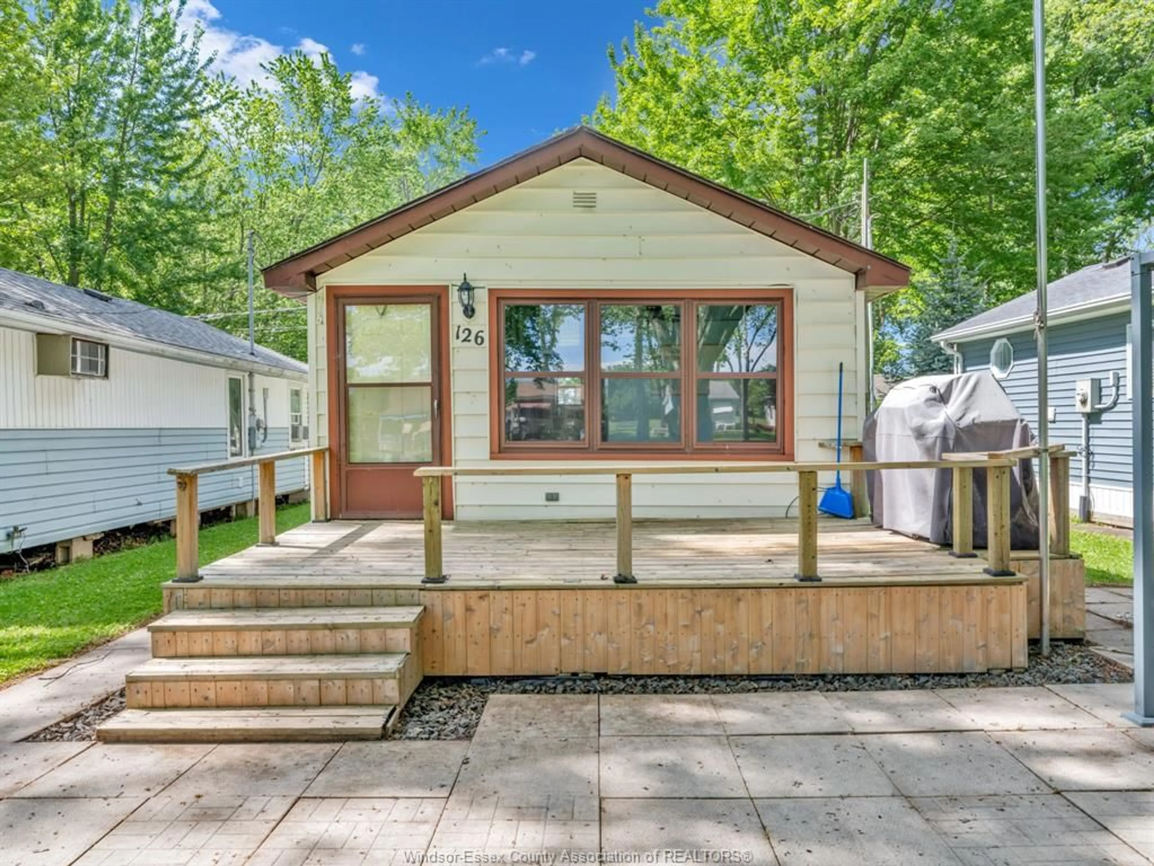 Home with vinyl exterior material, unknown for 126 PLEASURE BEACH, Harrow Ontario N0R 1G0