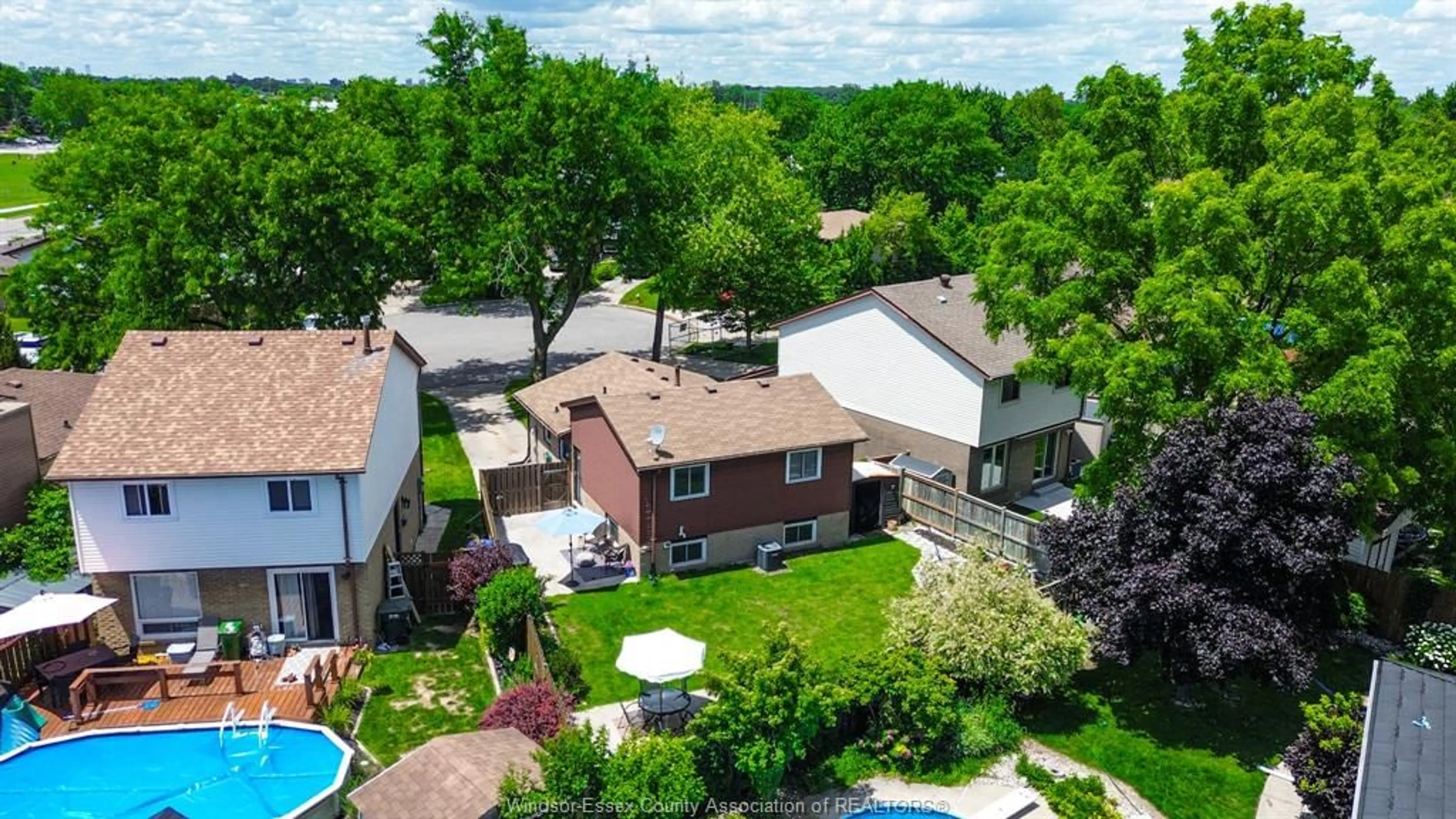 A pic from outside/outdoor area/front of a property/back of a property/a pic from drone, street for 1343 LEAFIELD, Windsor Ontario N8W 5A2