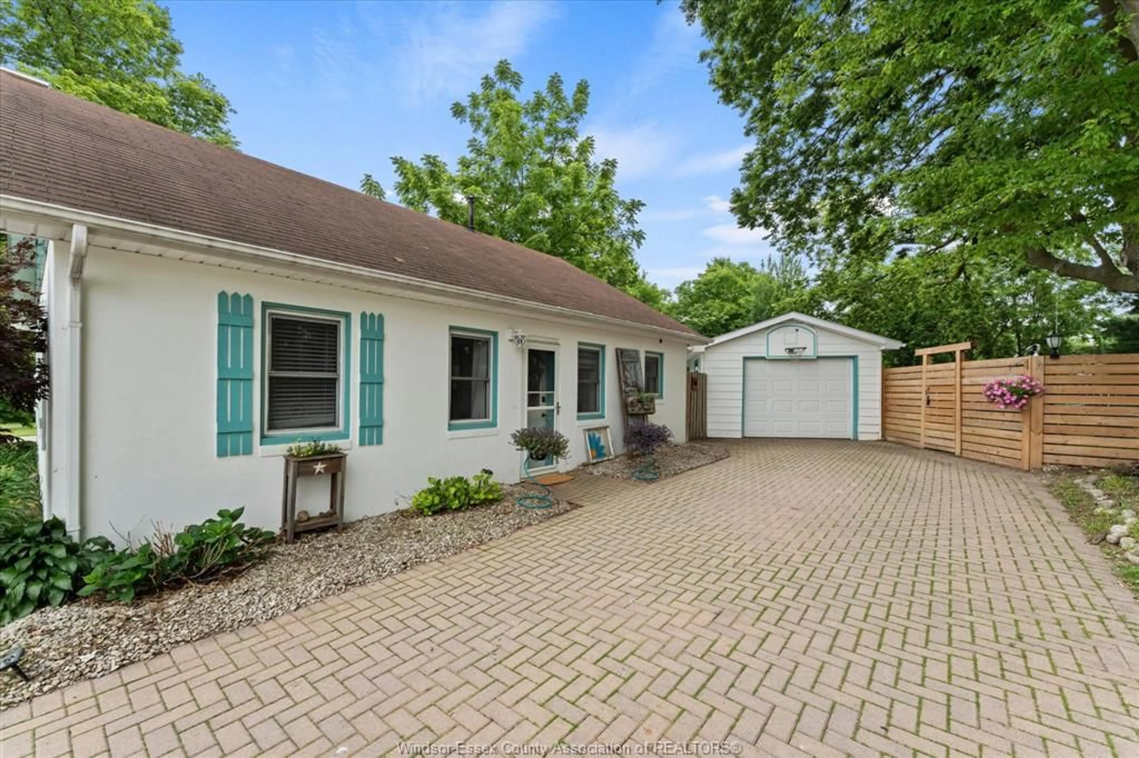 Home with brick exterior material, street for 221 CENTRE St, Harrow Ontario N0R 1G0