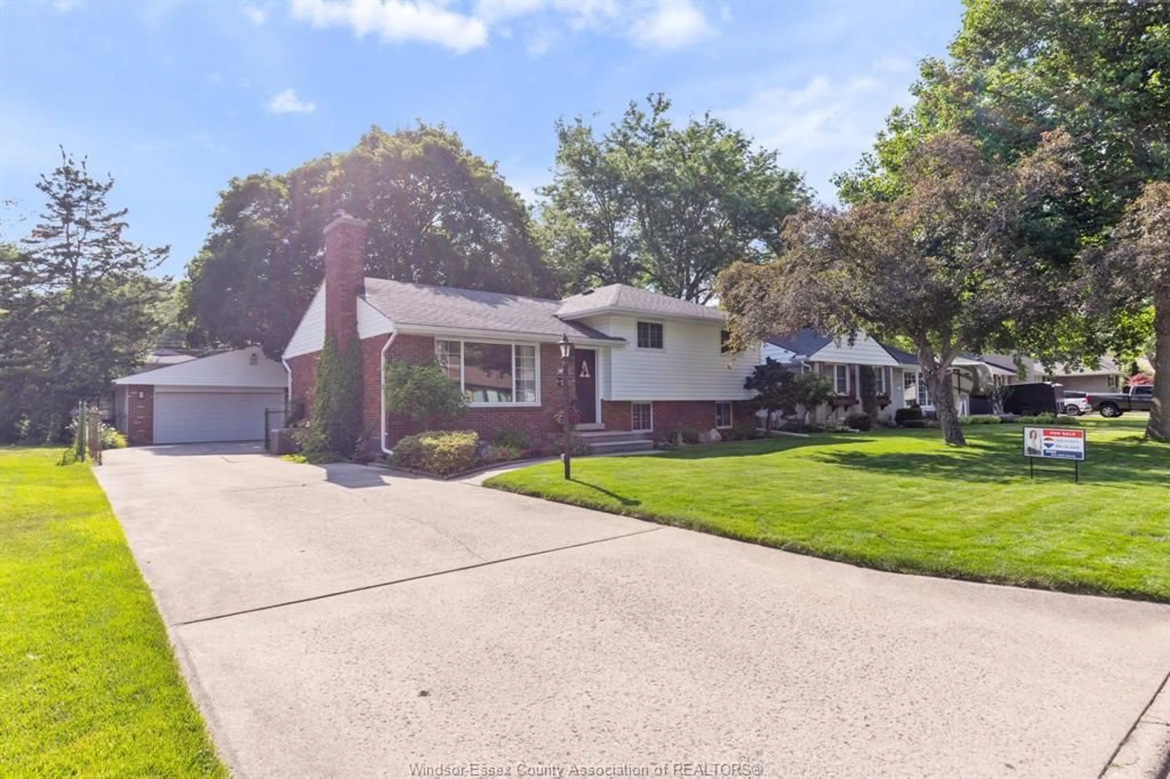 A pic from outside/outdoor area/front of a property/back of a property/a pic from drone, street for 3659 BRUCE Ave, Windsor Ontario N9E 1W4