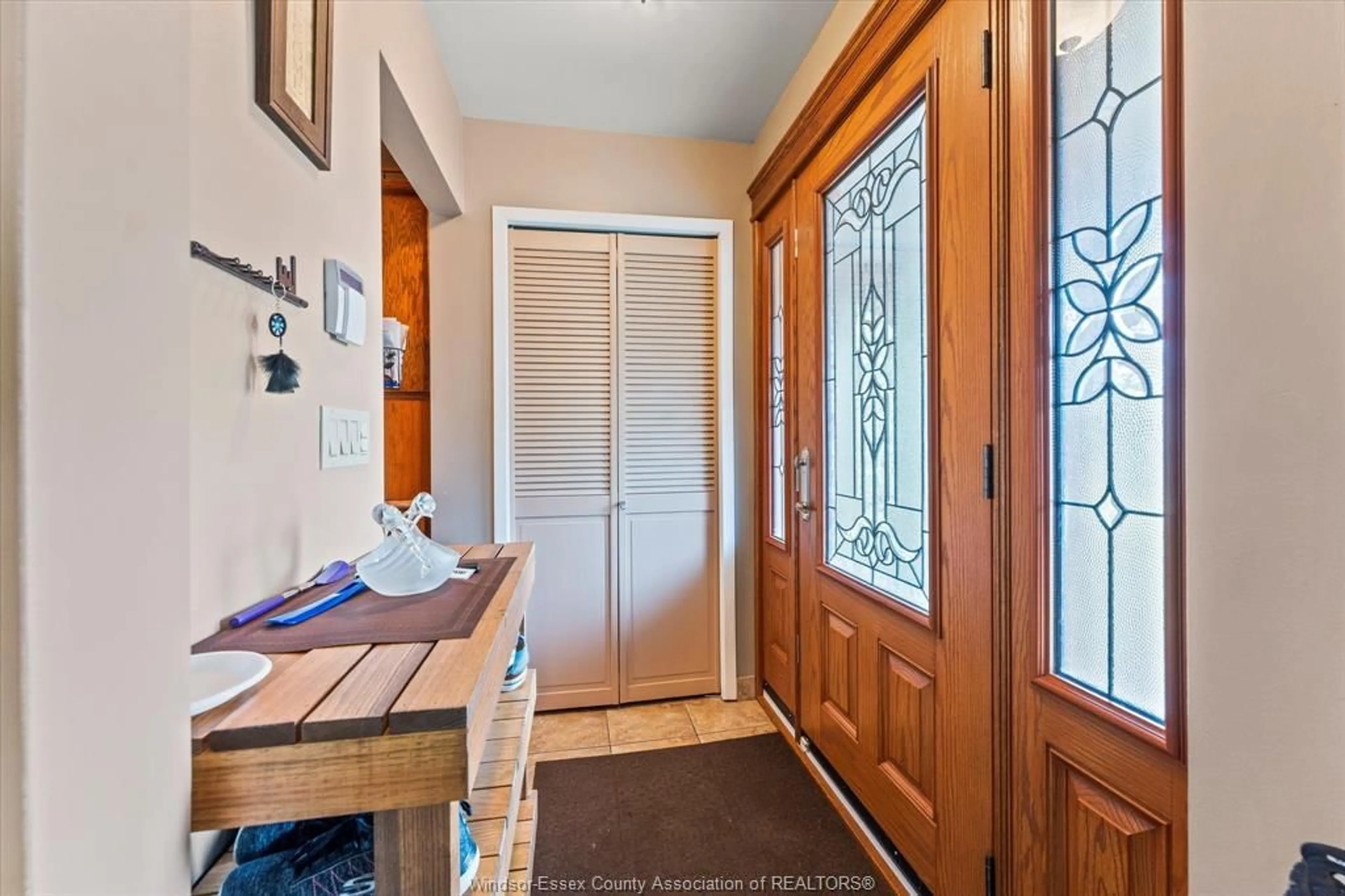 Indoor entryway for 1290 County Road 22, Lakeshore Ontario N0R 1A0