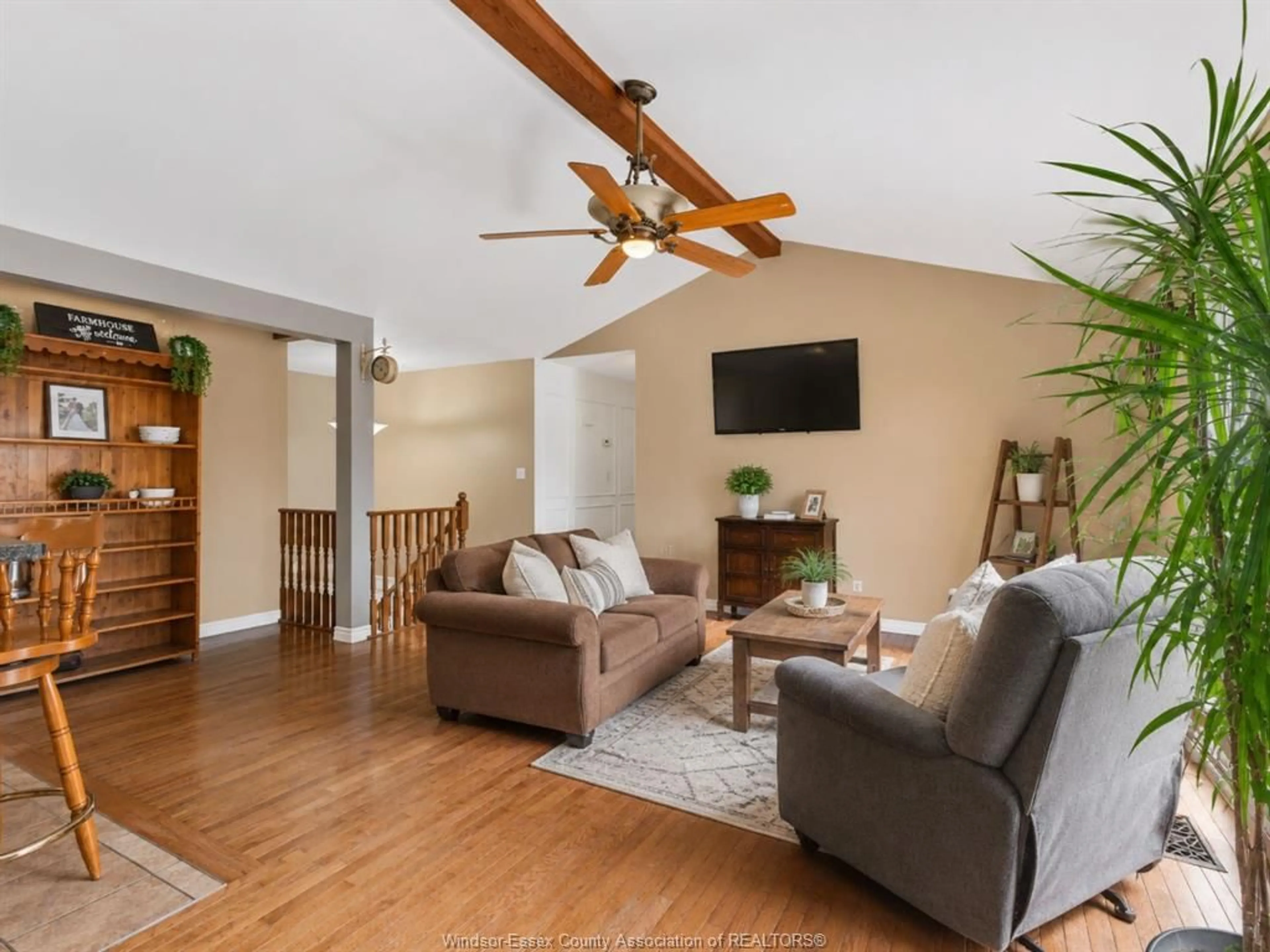 Living room with furniture, wood/laminate floor for 230 ERIE St, Harrow Ontario N0R 1G0