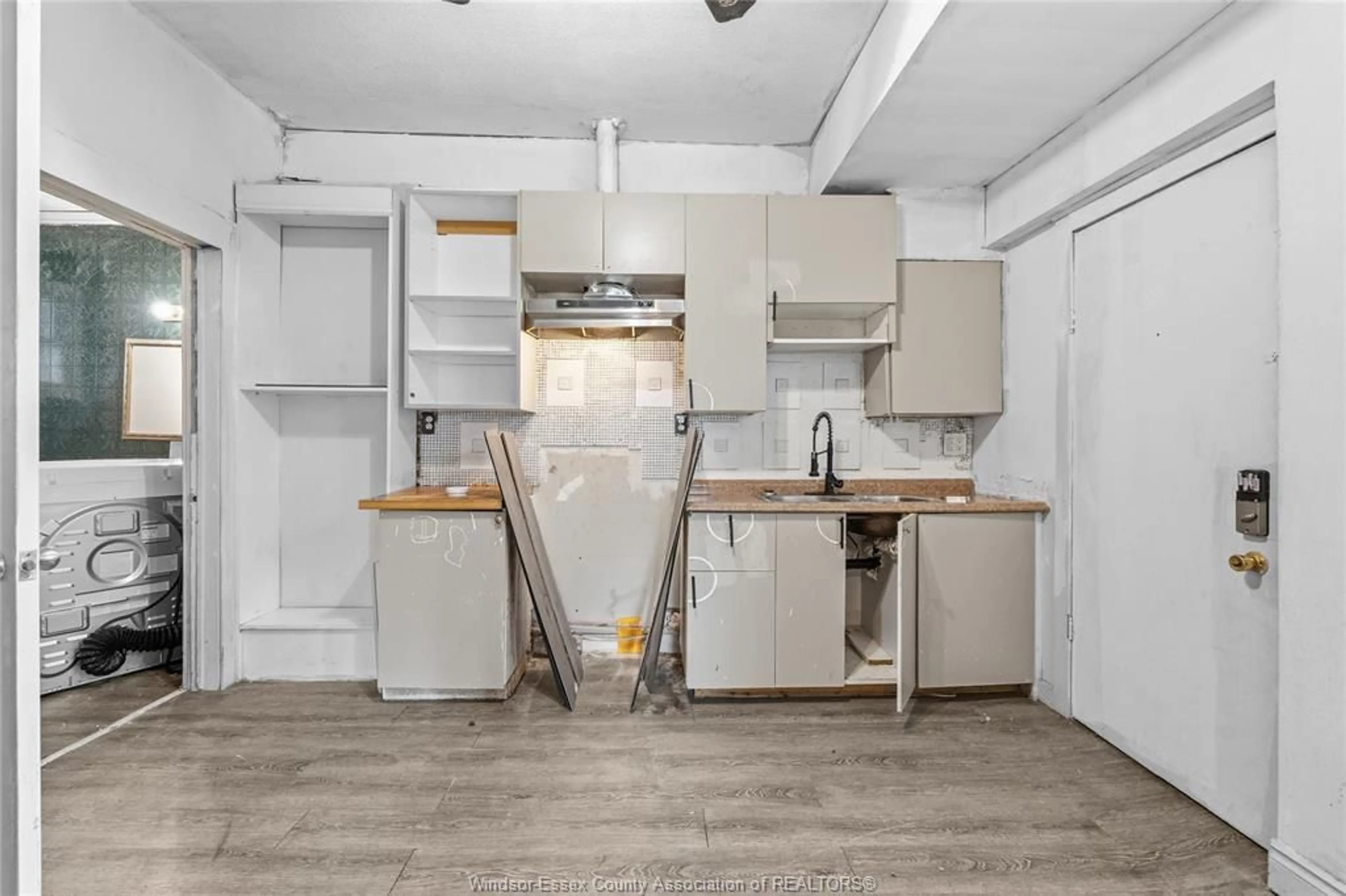Standard kitchen, unknown for 722 BRANT St, Windsor Ontario N9A 3E8