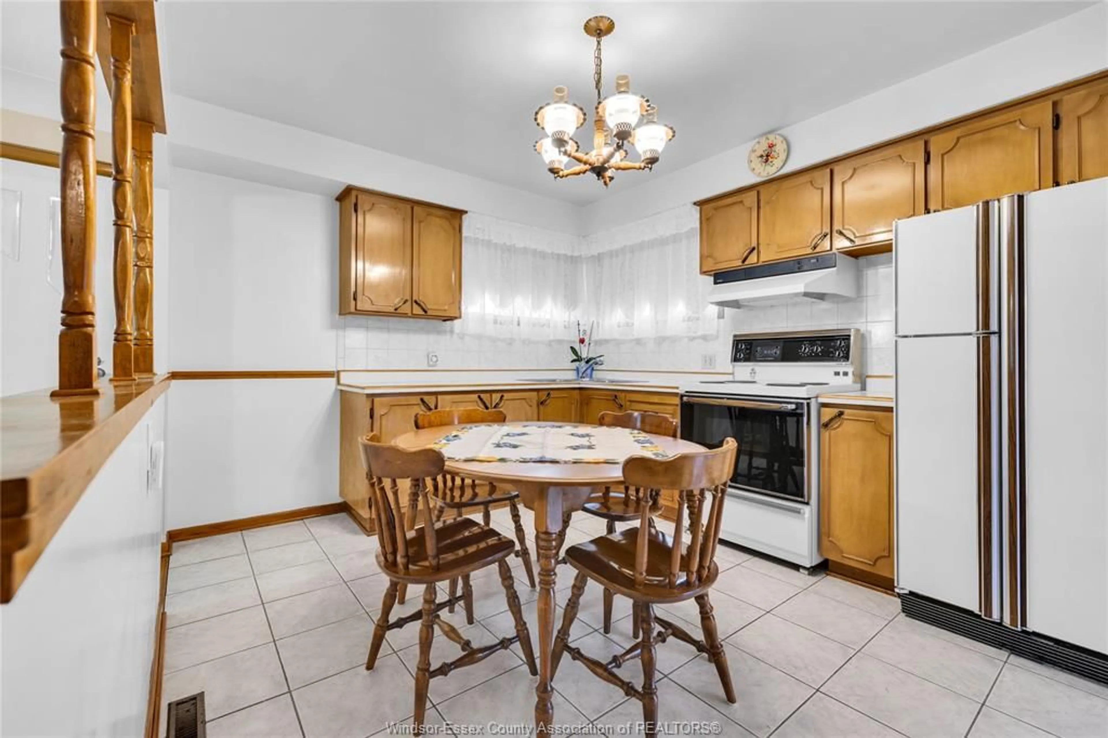 Standard kitchen, ceramic/tile floor for 2680 JOS ST. LOUIS, Windsor Ontario N8T 2M6
