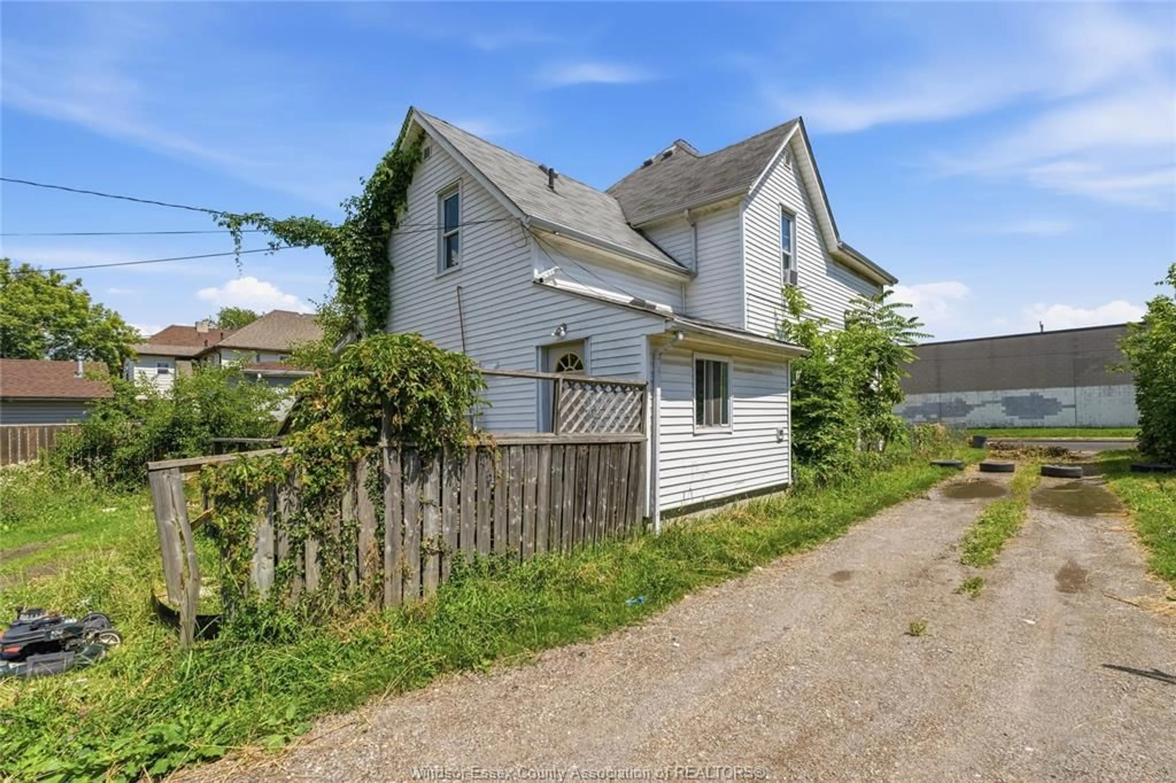 A pic from outside/outdoor area/front of a property/back of a property/a pic from drone, street for 736 BRANT St, Windsor Ontario N9A 3E8