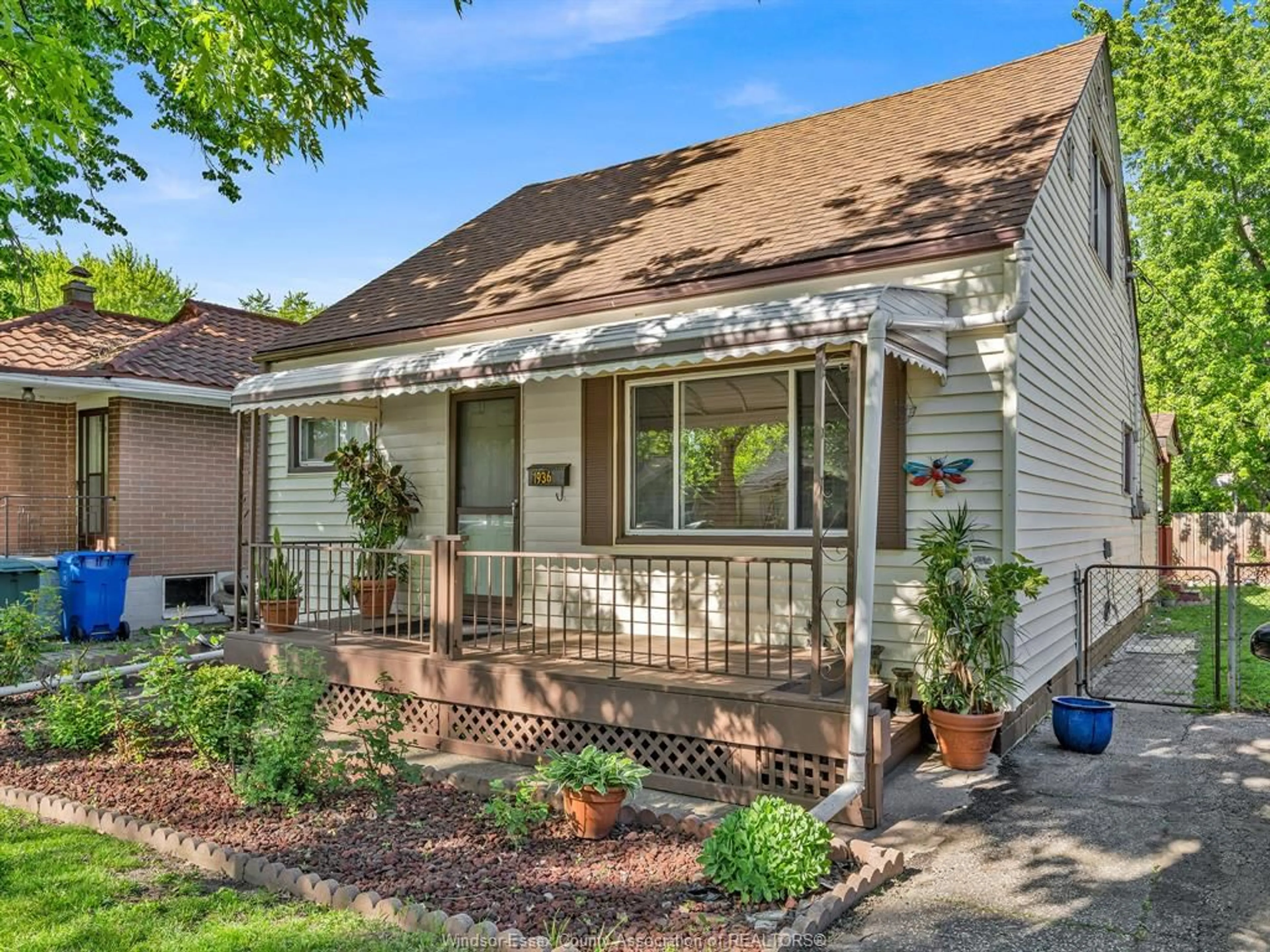 Home with vinyl exterior material, street for 1936 CENTRAL, Windsor Ontario N8W 4H9
