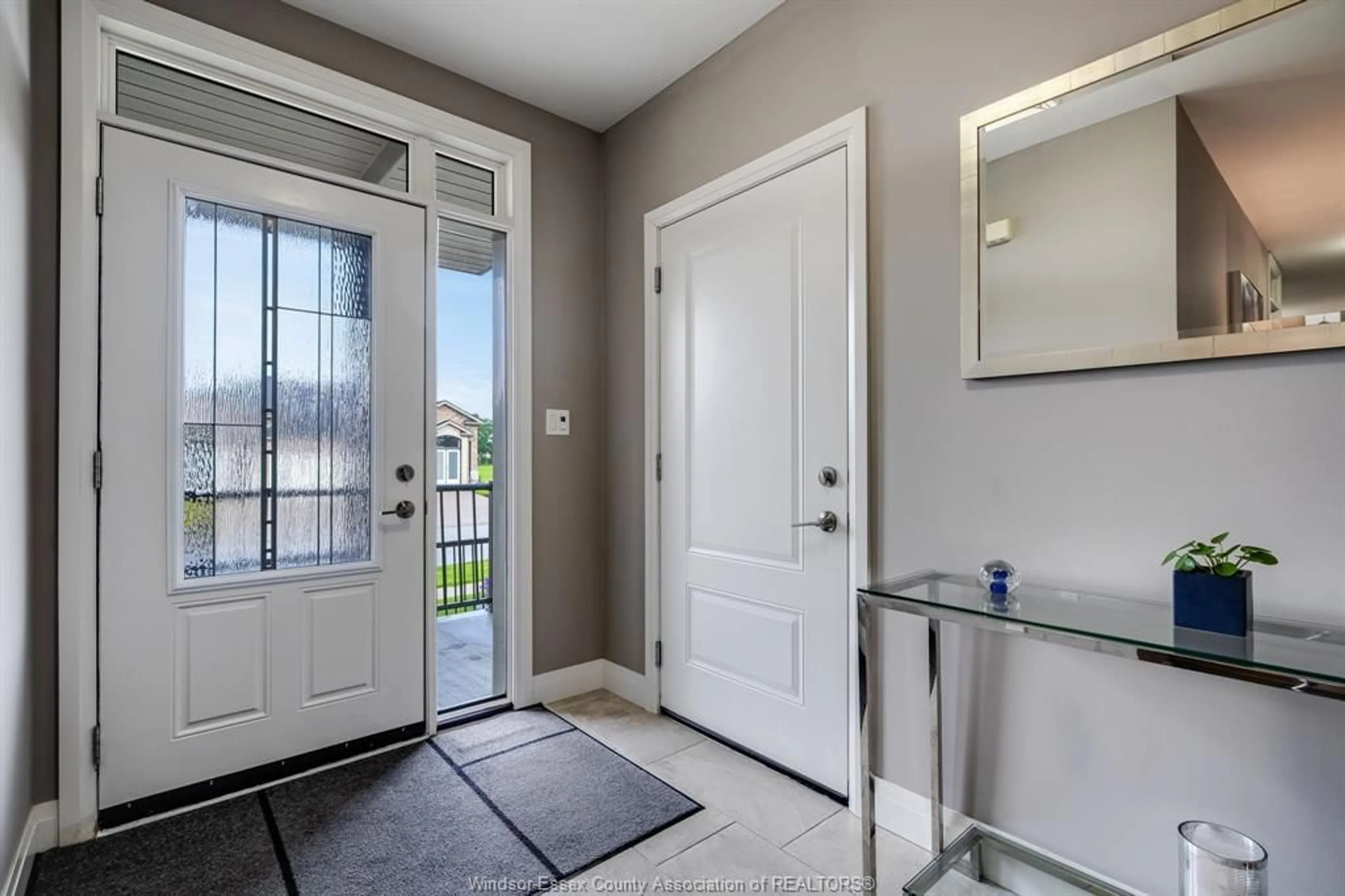 Indoor entryway for 1 Woodland St, Kingsville Ontario N9Y 0B1