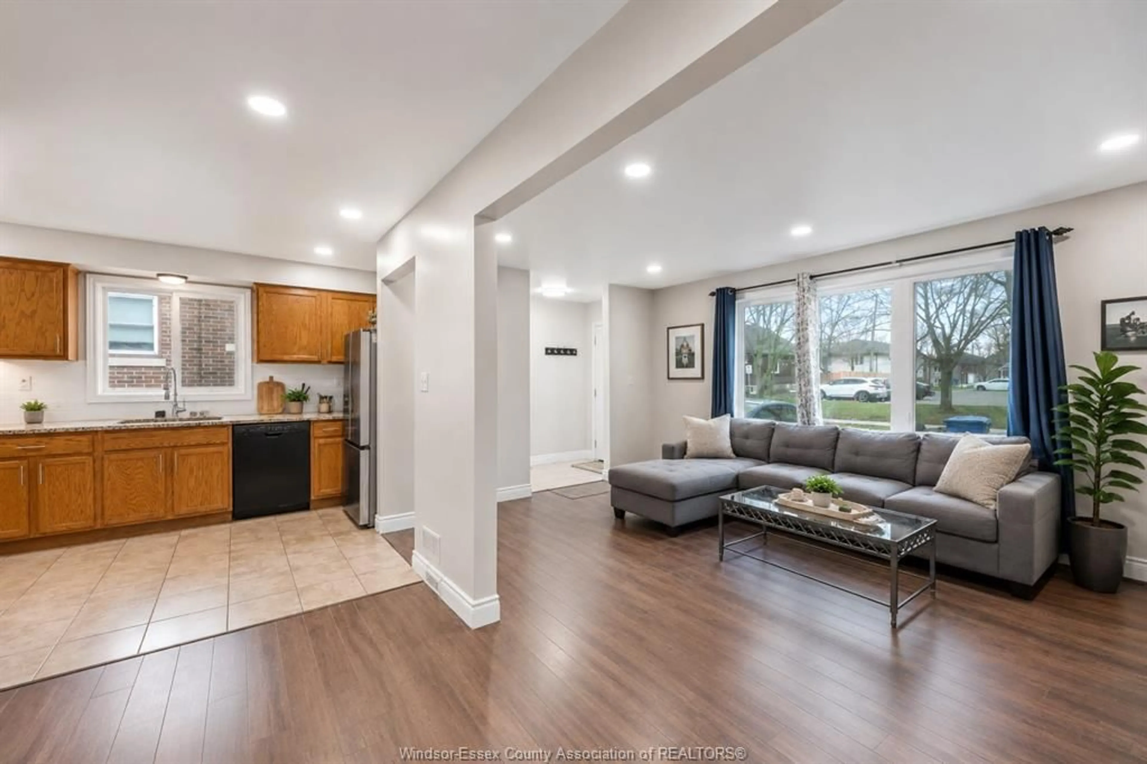 Open concept kitchen, unknown for 636 JOSEPHINE Ave, Windsor Ontario N9B 2L3