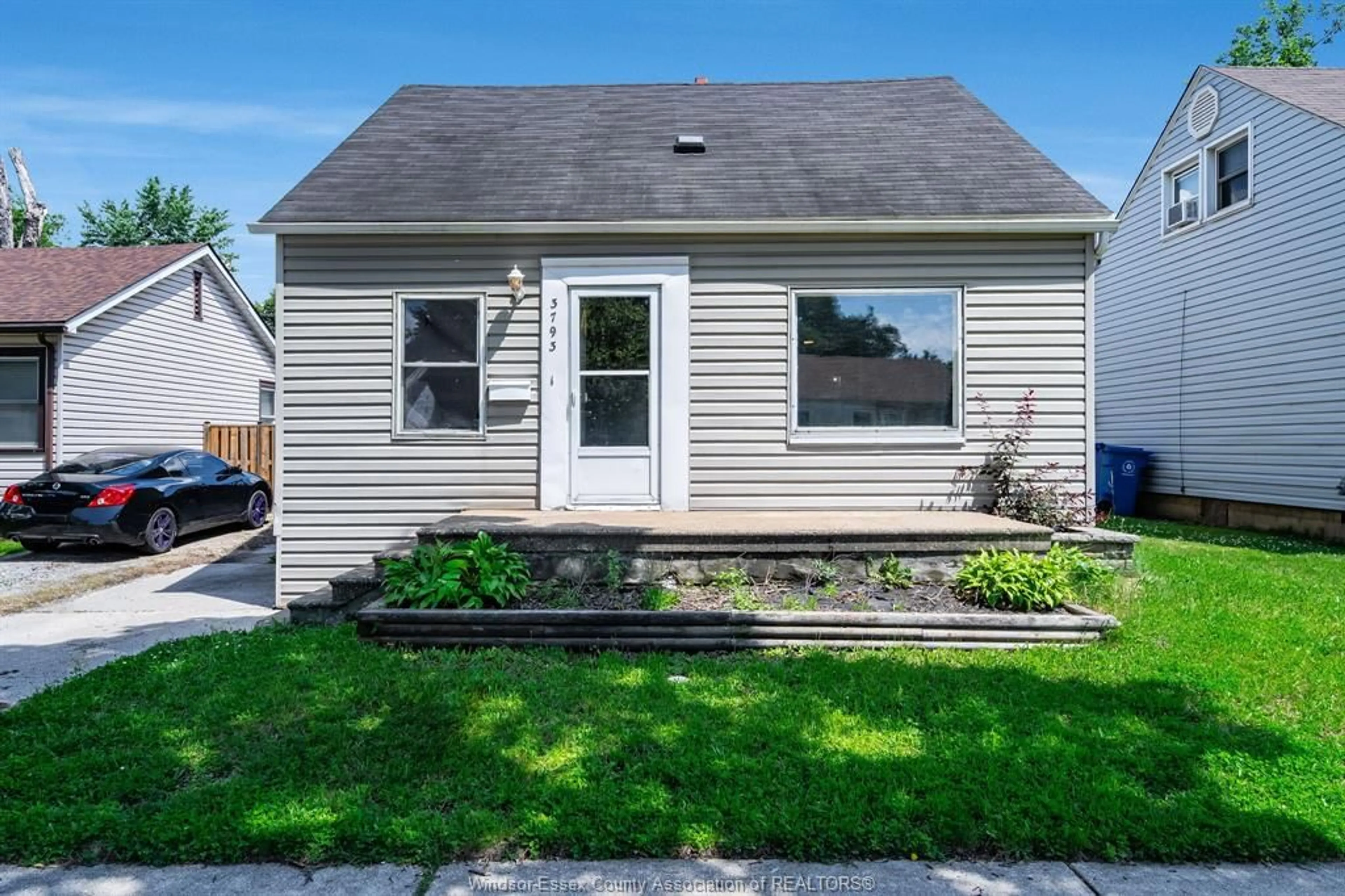 Home with vinyl exterior material, street for 3793 Vaughan, Windsor Ontario N9C 1Z6
