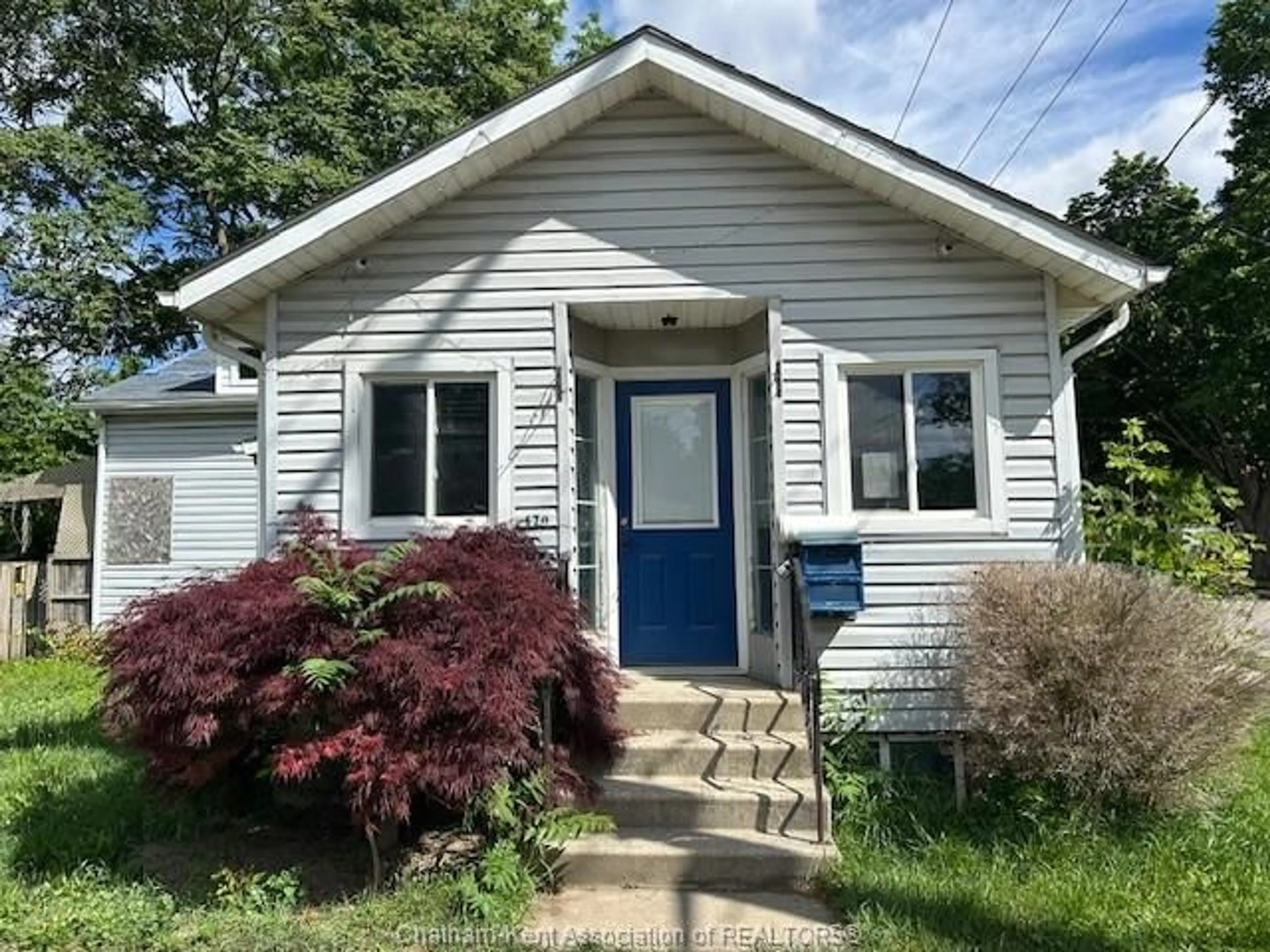 Home with vinyl exterior material, street for 179 COLBORNE St, Chatham Ontario N7M 3L8