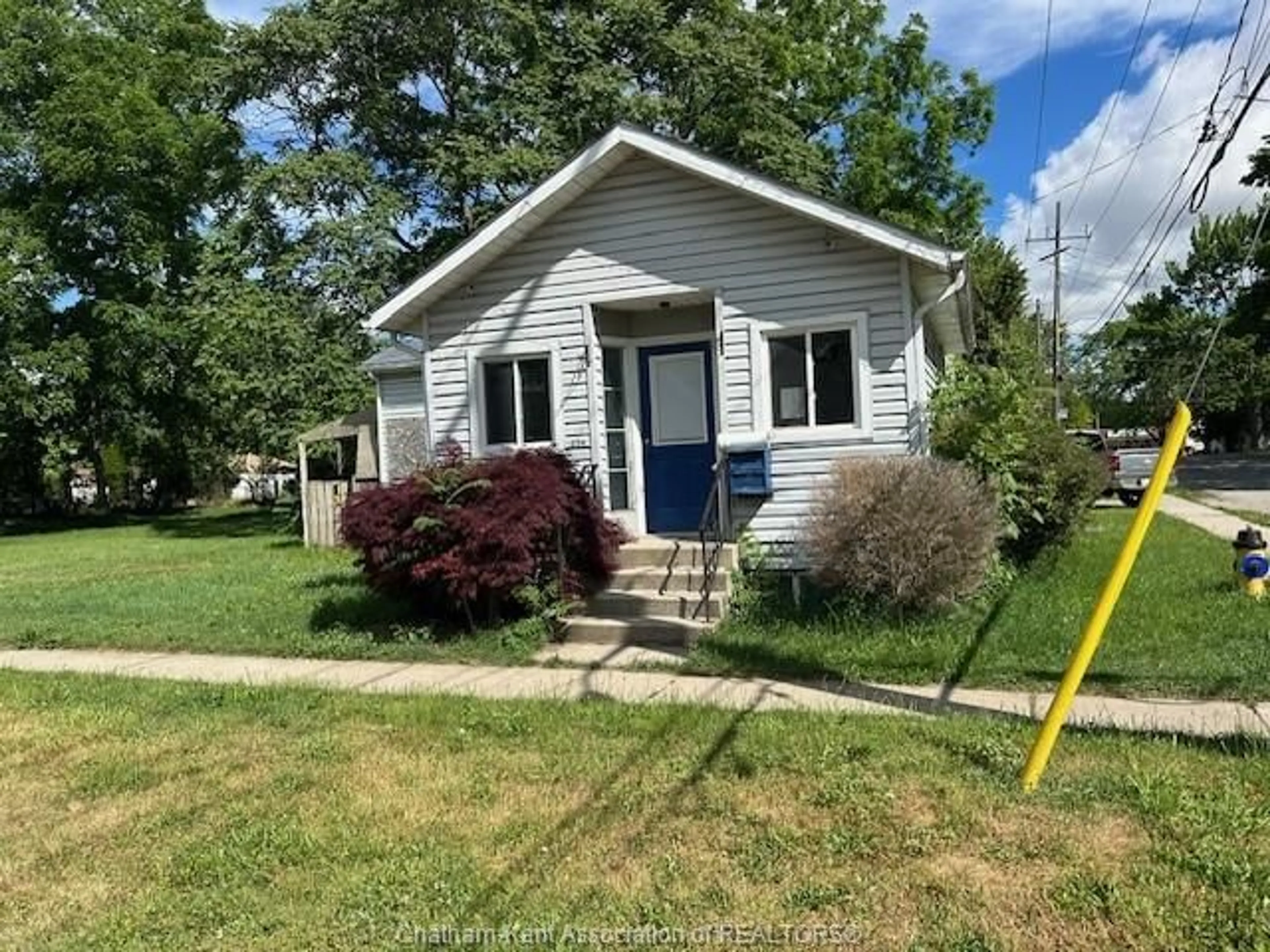Home with vinyl exterior material, street for 179 COLBORNE St, Chatham Ontario N7M 3L8