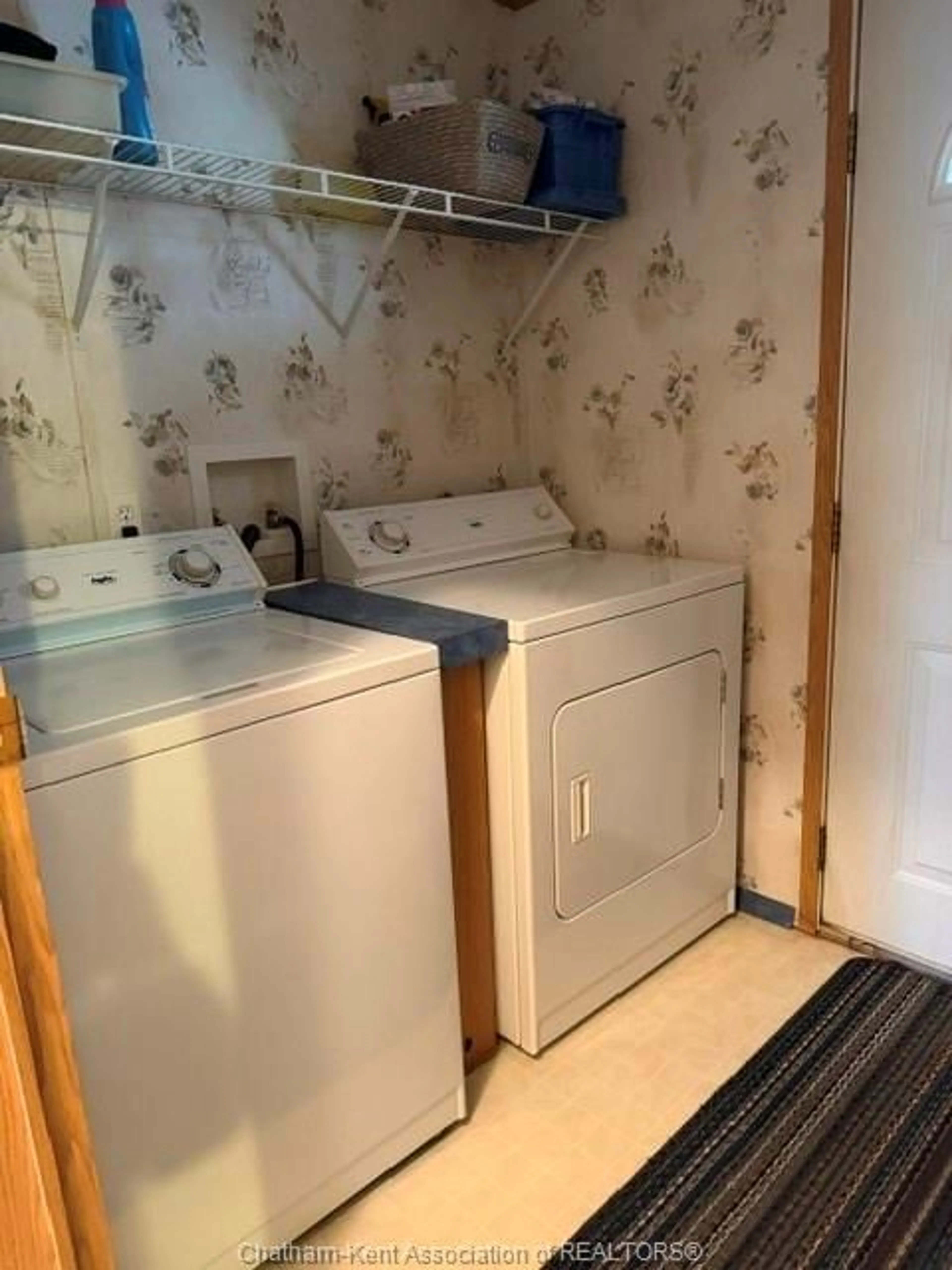 Laundry room for 137 Dunkirk Dr, Chatham Ontario N7L 5J5