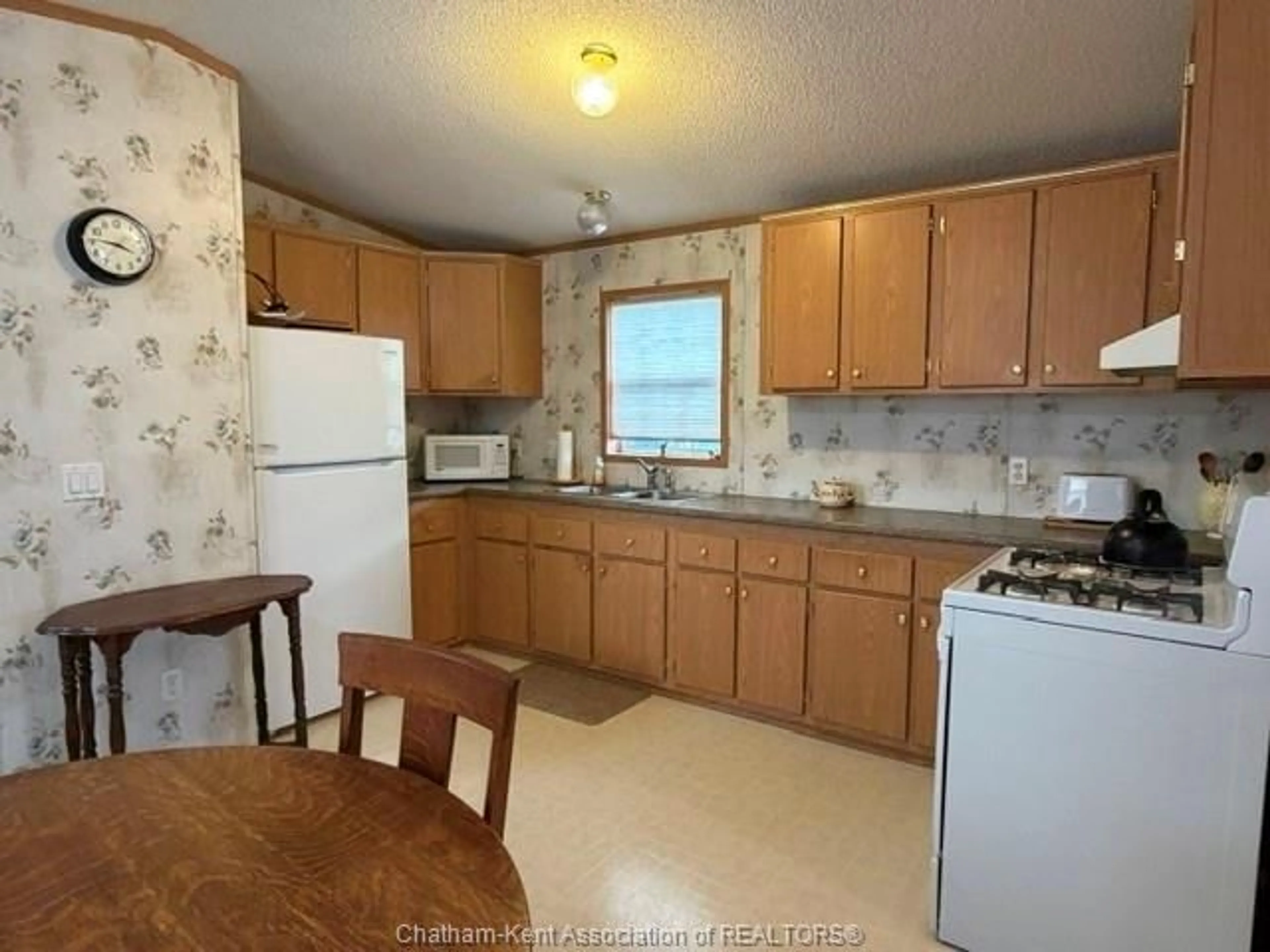 Standard kitchen, unknown for 137 Dunkirk Dr, Chatham Ontario N7L 5J5
